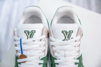 
LV Trainer 運動鞋
尺碼 35 36 37 38 39 40 41 42 43 44 45 46