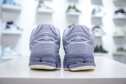 New Balance M1906R系列 
貨號：M1906RZV
尺碼：36 37 37.5 38 38.5 39.5 40 40.5 41.5 42 42.5 43 44 45 46.5