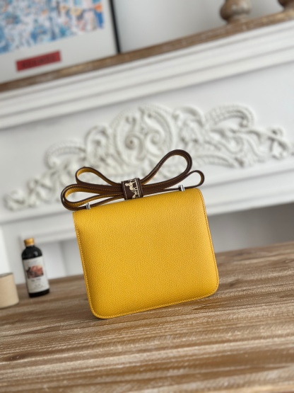 康康  空姐包  
constance  19cm  
epsom掌紋小牛皮  半收工  蠟線縫製