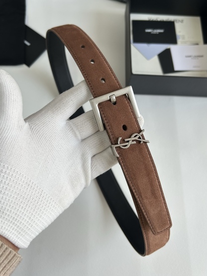 聖羅蘭 女士腰帶，進口小牛皮 配以CASSANDRE 標識腰帶環。古銅色金銀五金可選。精緻優雅的設計，寬度3.0cm