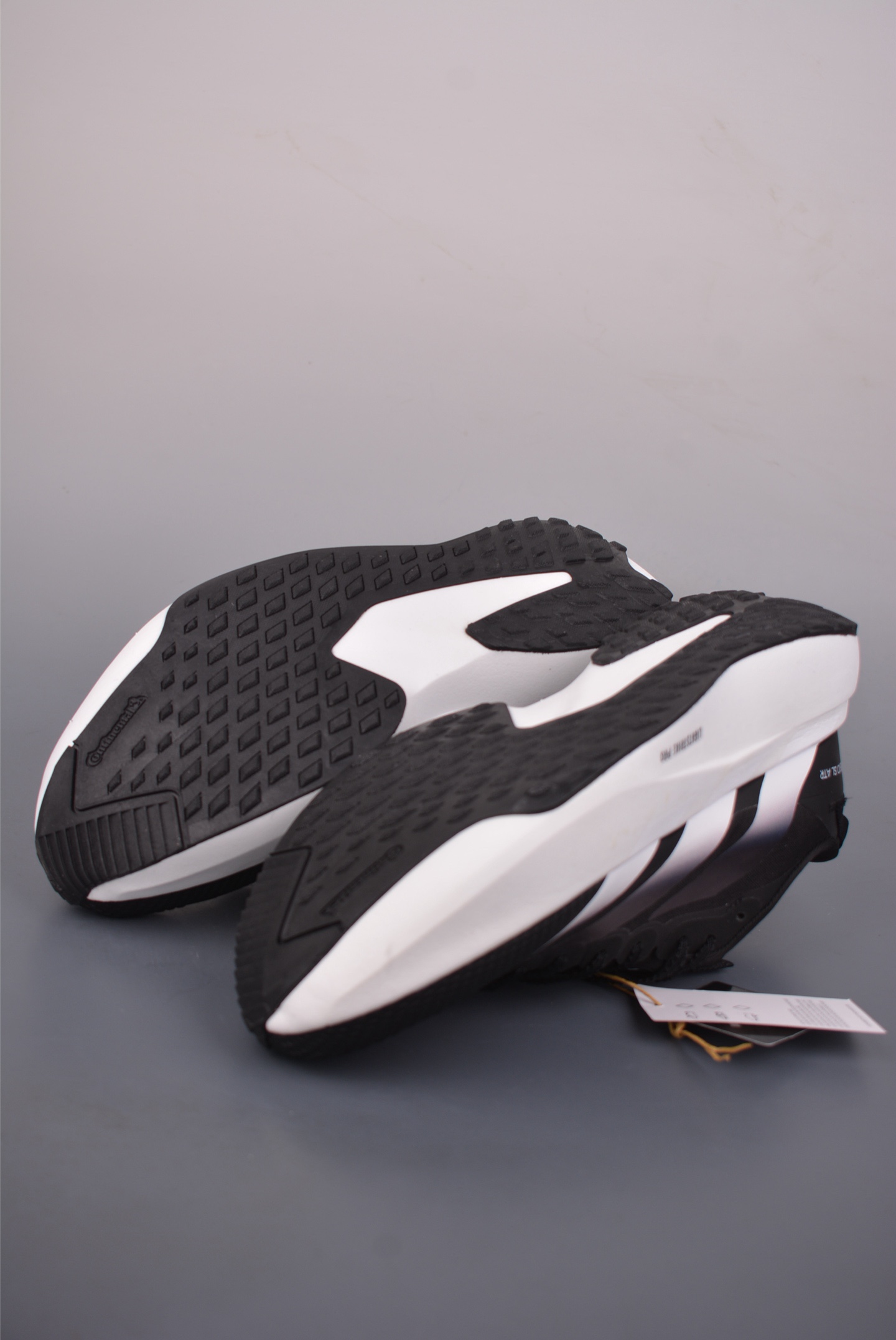 Adidas Adizero Evo SL ATR M
阿迪超輕透氣緩震跑鞋 
官方貨號: KK05232332
尺碼：36 36.5 37 38 38.5 39 40 40.5 41 42 42.5 43 44 44.5 45 
