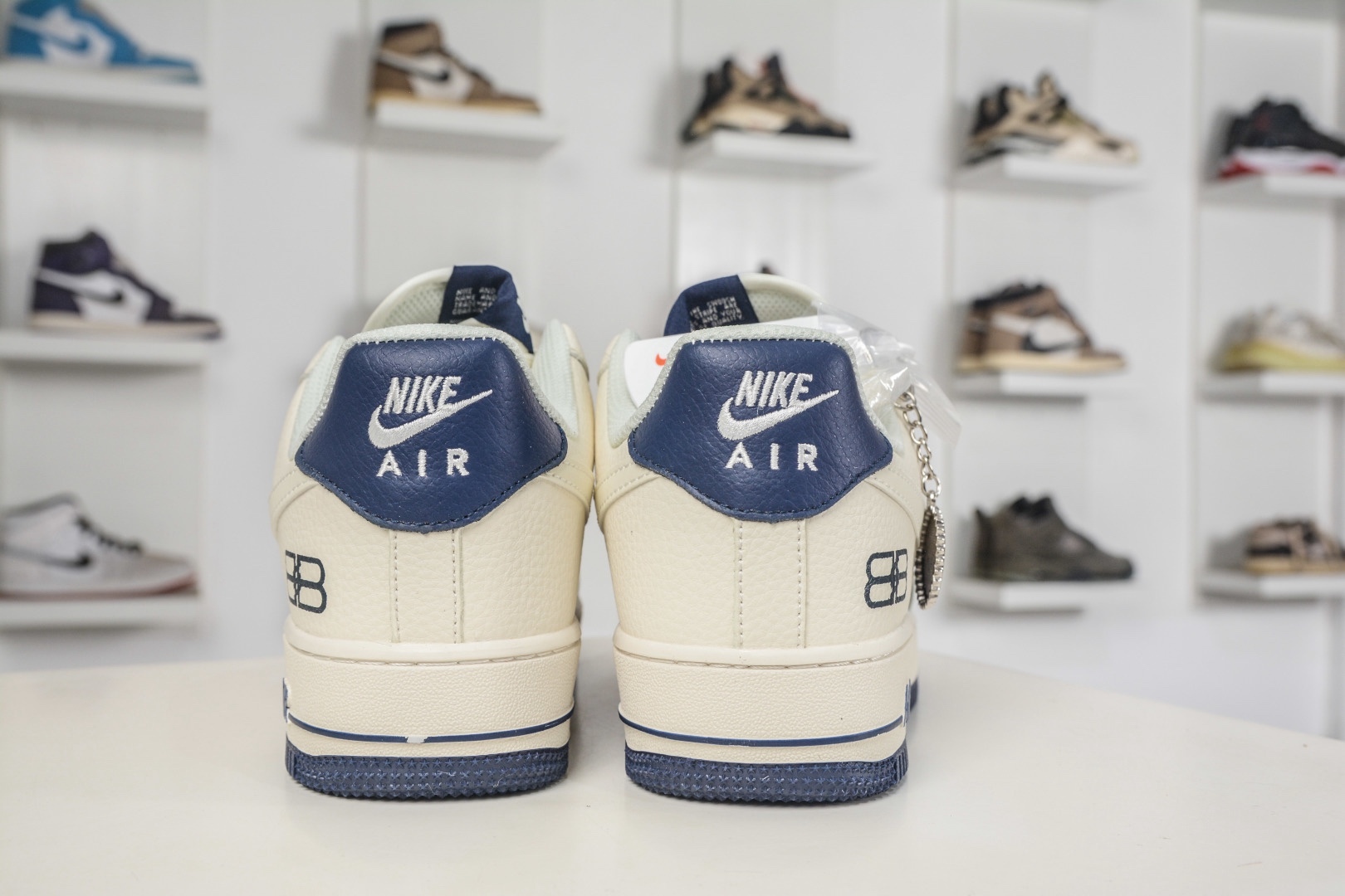 Nike Air Force 1 Low 07 x Balenciaga 巴黎世家聯名-米白藏藍  
貨號：DN1688 817
Size：36 36.5 37.5 38 38.5 39 40 40.5 41 42 42.5 43 44 44.5 45