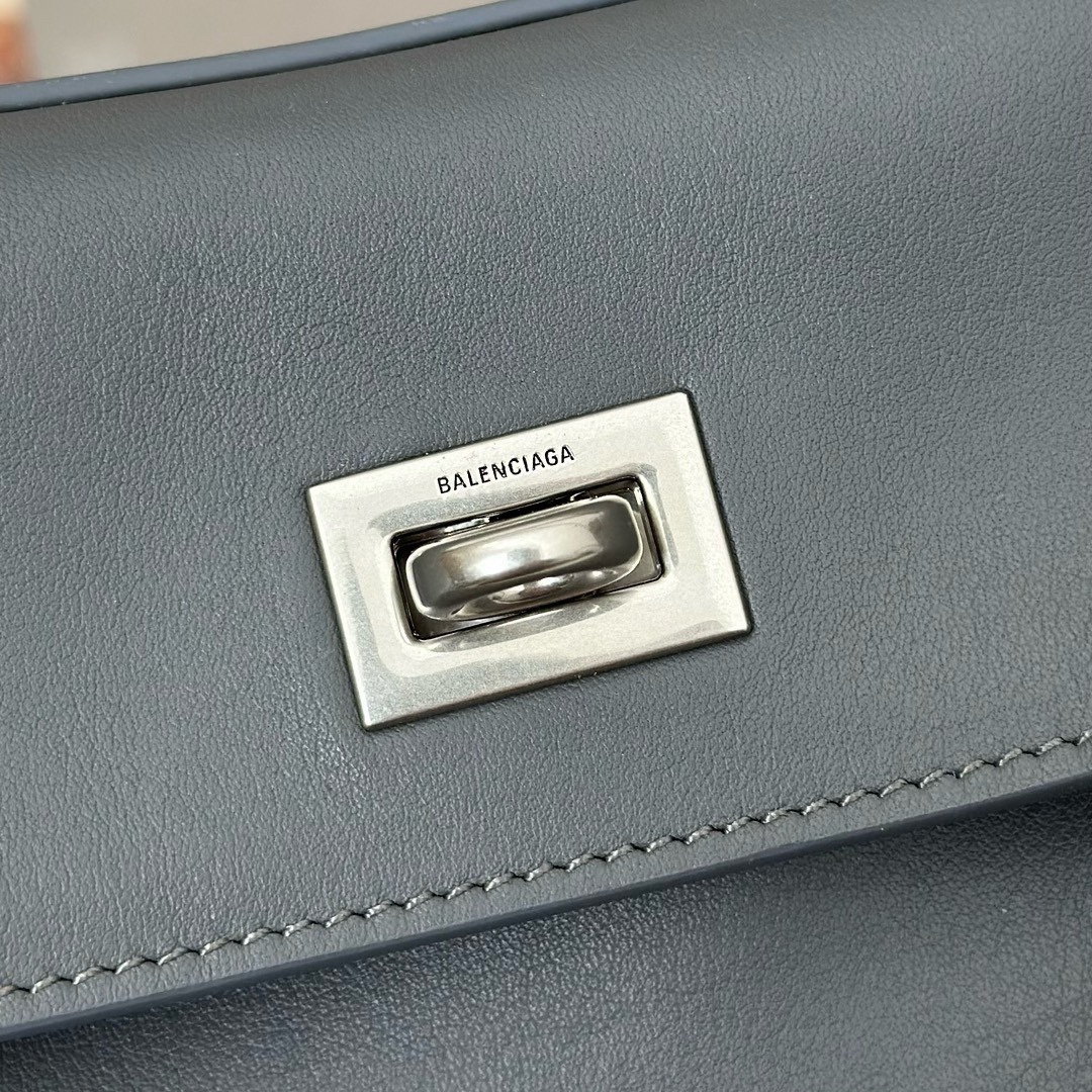 巴黎世家𝗕𝗮𝗹𝗲𝗻𝗰𝗶𝗮𝗴𝗮 💚💚出貨了！
款號：789779
尺寸：28.9×20×9.9cm