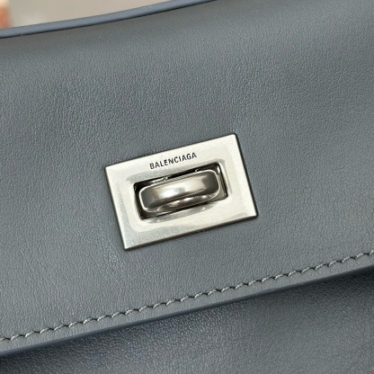 巴黎世家𝗕𝗮𝗹𝗲𝗻𝗰𝗶𝗮𝗴𝗮 💚💚出貨了！
款號：789779
尺寸：28.9×20×9.9cm