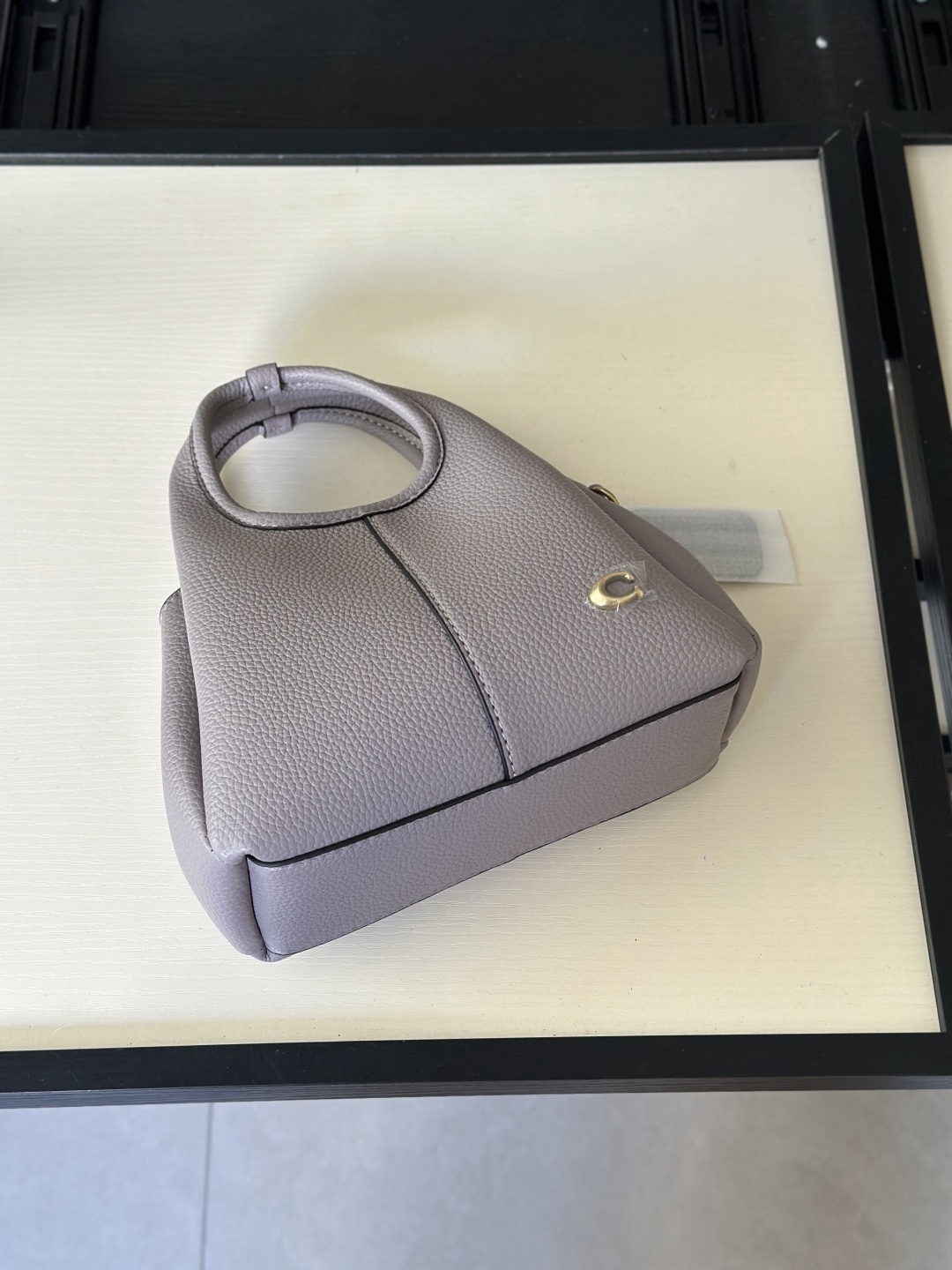 Coach新款首發🔥Lana19 mini號
尺寸：19✖️17cm
精緻小巧，簡約時尚
可手拎，可斜挎 ☑️小號 灰紫色
尺寸：19✖️17cm