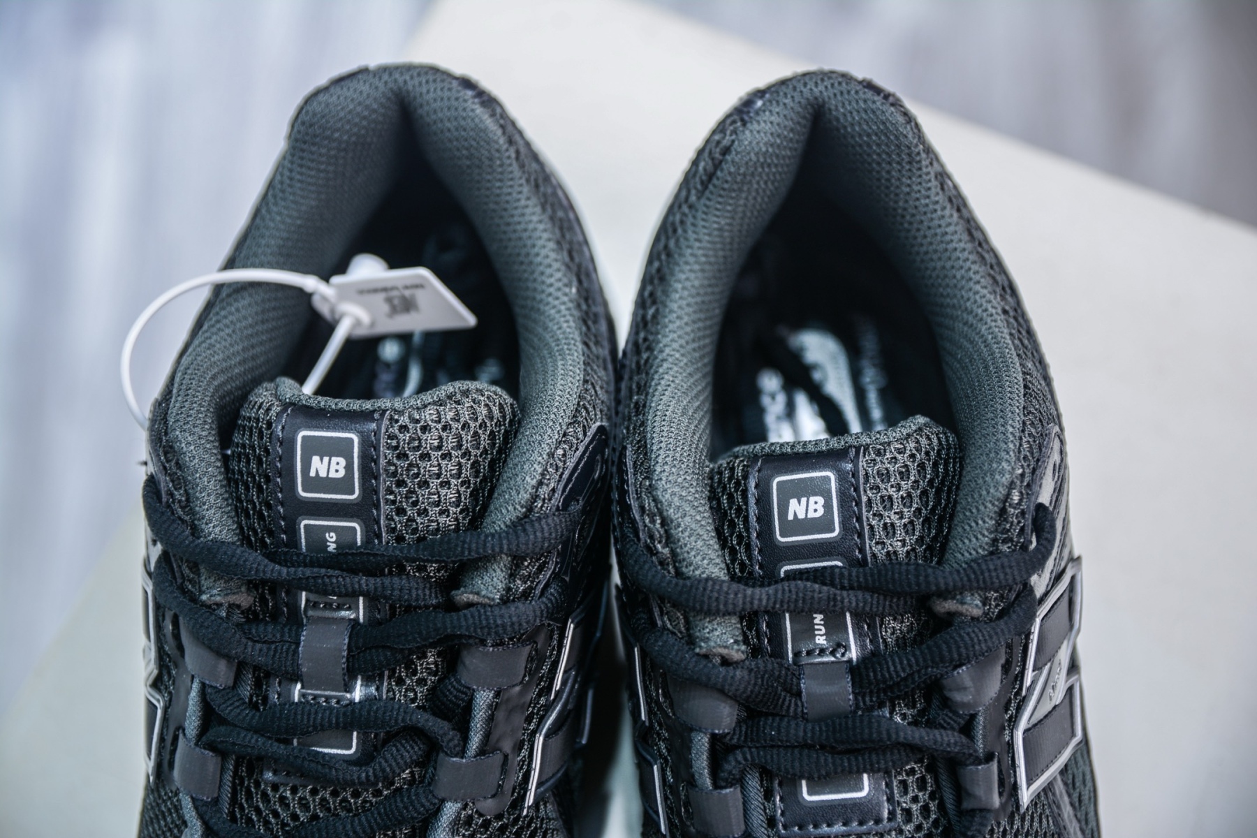 New Balance M1906R系列 復古老爹防滑耐磨低幫 跑步鞋 
貨號：M1906RJB
尺碼：36 37 37.5 38 38.5 39.5 40 40.5 41.5 42 42.5 43 44 45 46.5