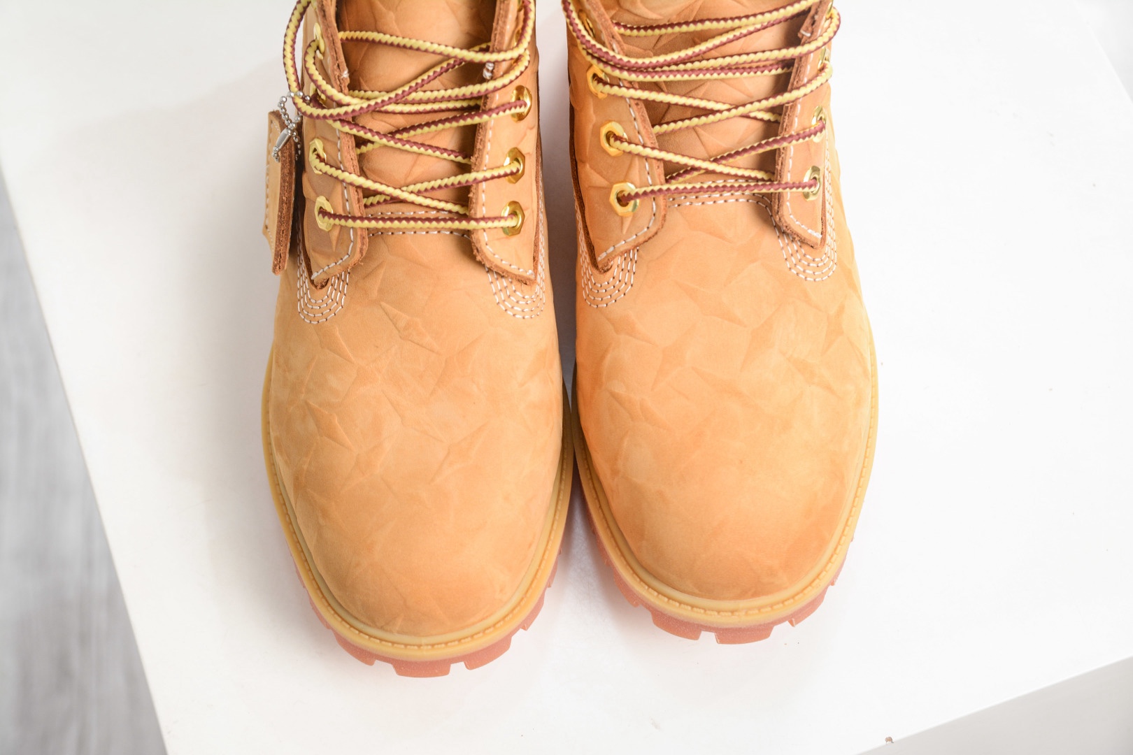 Supreme x Timberland 6 Inch Leather Boots"Black"添柏嵐經典戶外 
貨號: TB 010061 713
尺碼 39 39.5 40 41 41.5 42 43 44 45