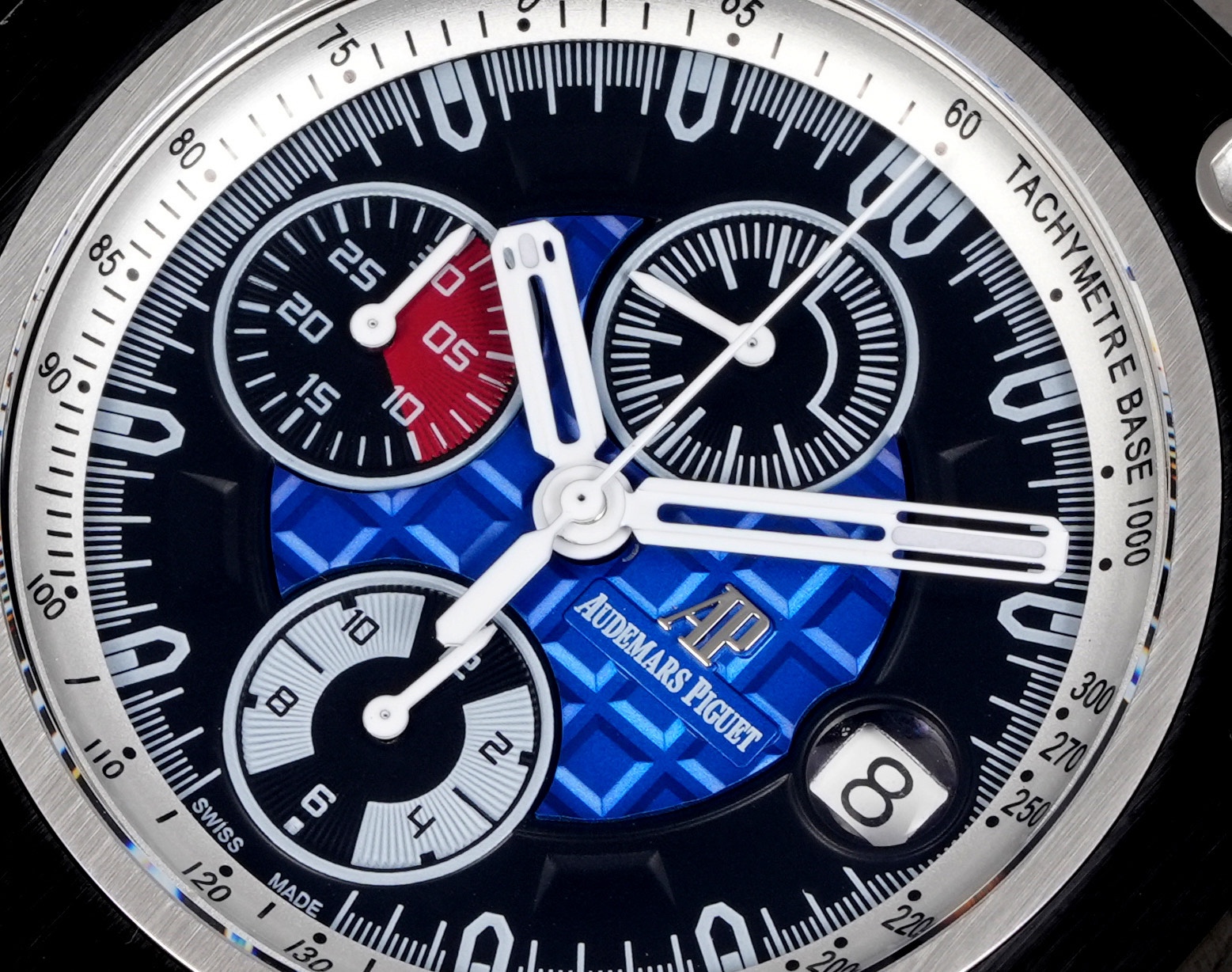 LS .Factory  愛彼  Audemars  Piguet  
邁克爾·舒馬赫皇家橡樹離岸型 26568PM.OO.A021CA.01 全新升級版，杜絕一眼假，橫空出世！
愛彼研制的邁克爾·舒馬赫皇家橡樹離岸型計時腕表採用44毫米的表徑，做到無可挑剔，堪稱天花板級別
