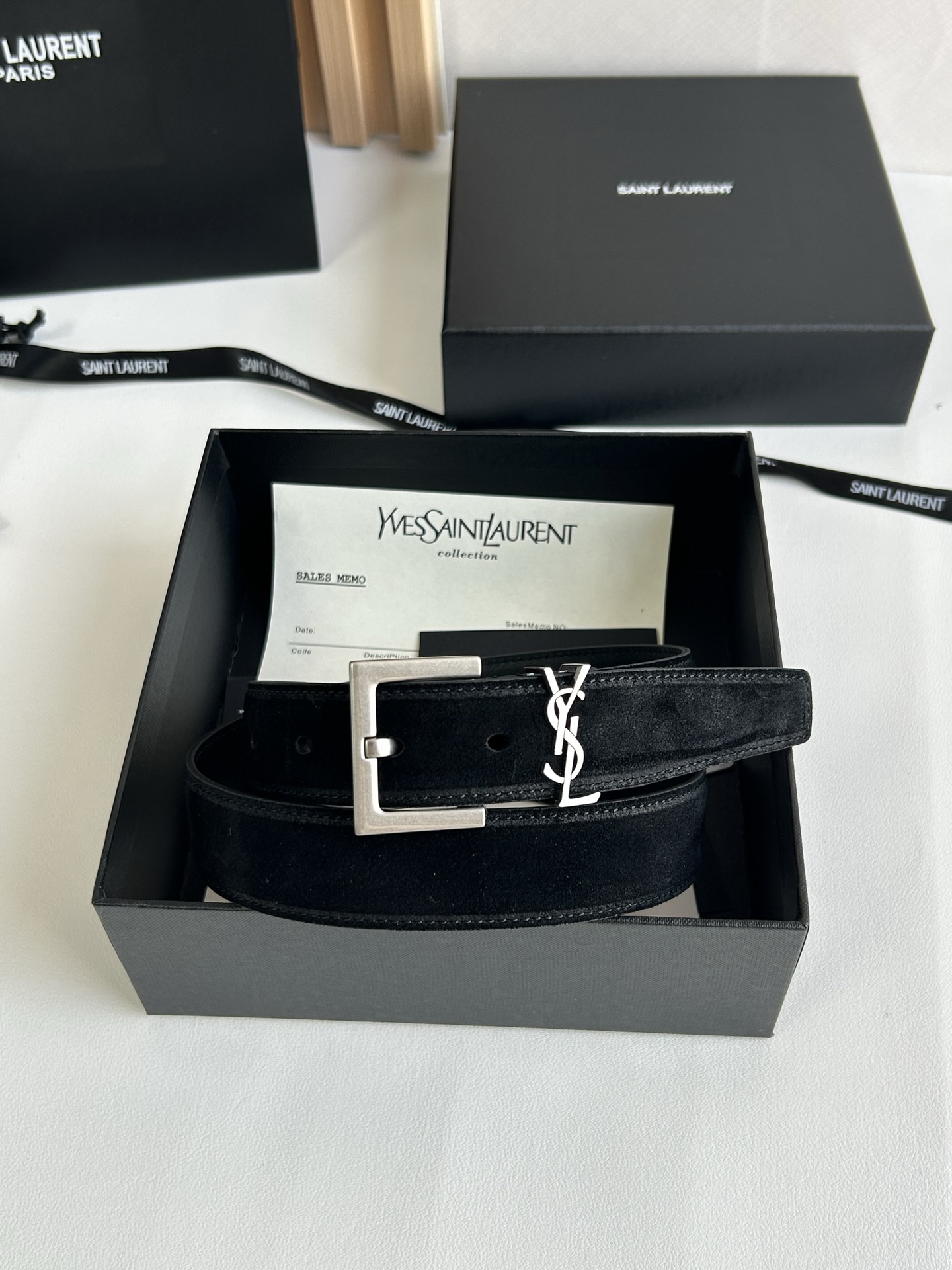 聖羅蘭 女士腰帶，進口小牛皮 配以CASSANDRE 標識腰帶環。古銅色金銀五金可選。精緻優雅的設計，寬度3.0cm