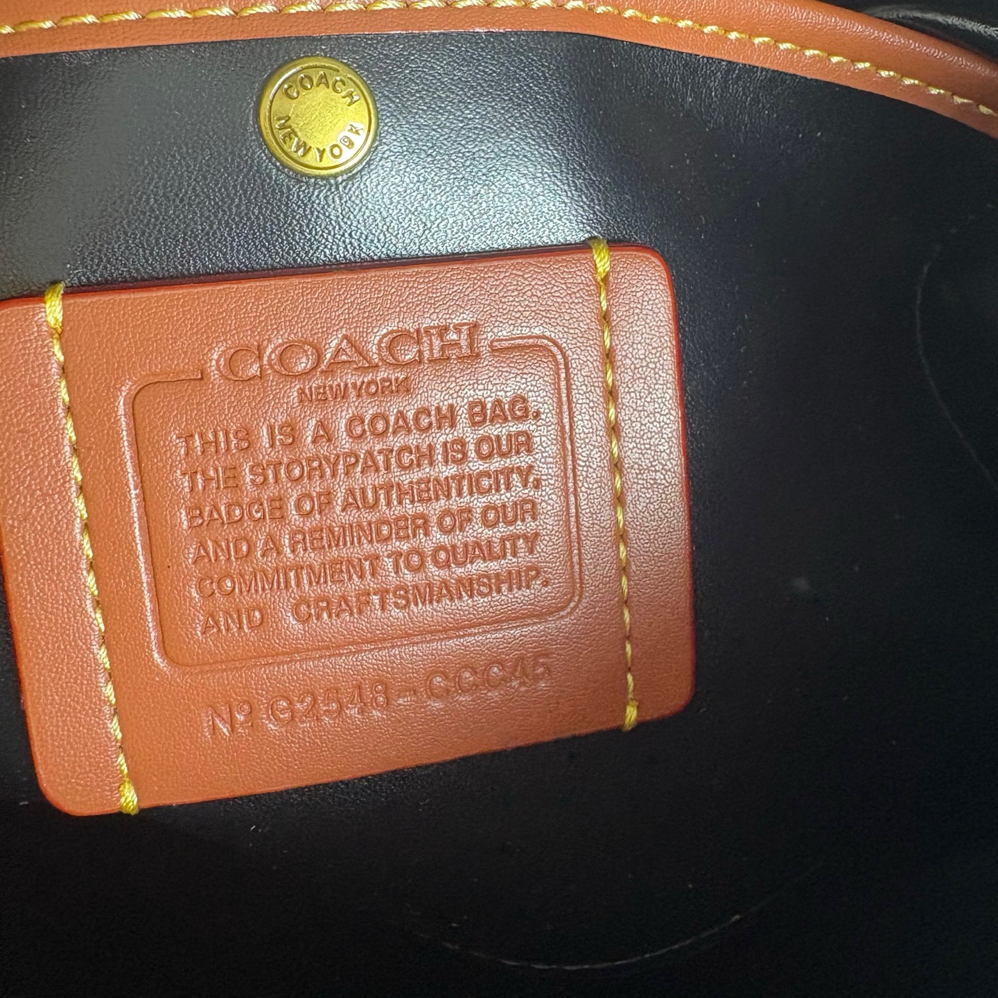 
新款hobo腋下包：CCC45荔枝紋黑色 灰色 酒紅
          CCC48鹿皮棕色 CCC48鹿皮墨綠
作為腋下包超級鬆弛下垂的風格，秋冬單品 容量超大還帶了一個磁扣的暗袋，出行遊玩或通勤都特別實用的一款。

尺寸：10*18*29。