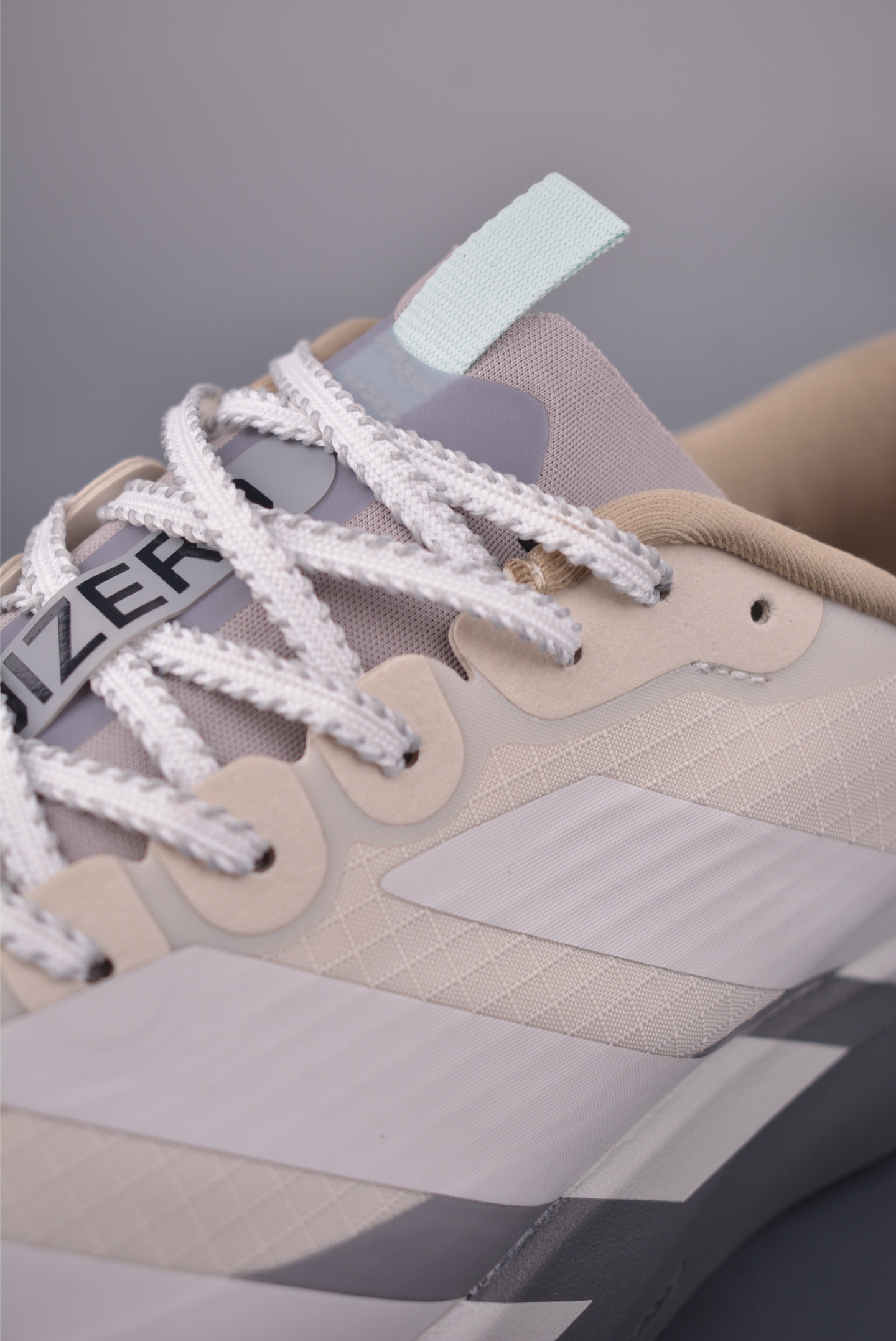 Adidas Adizero Evo SL ATR M
阿迪超輕透氣緩震跑鞋 
官方貨號: KK03092332
尺碼：36 36.5 37 38 38.5 39 40 40.5 41 42 42.5 43 44 44.5 45 46
