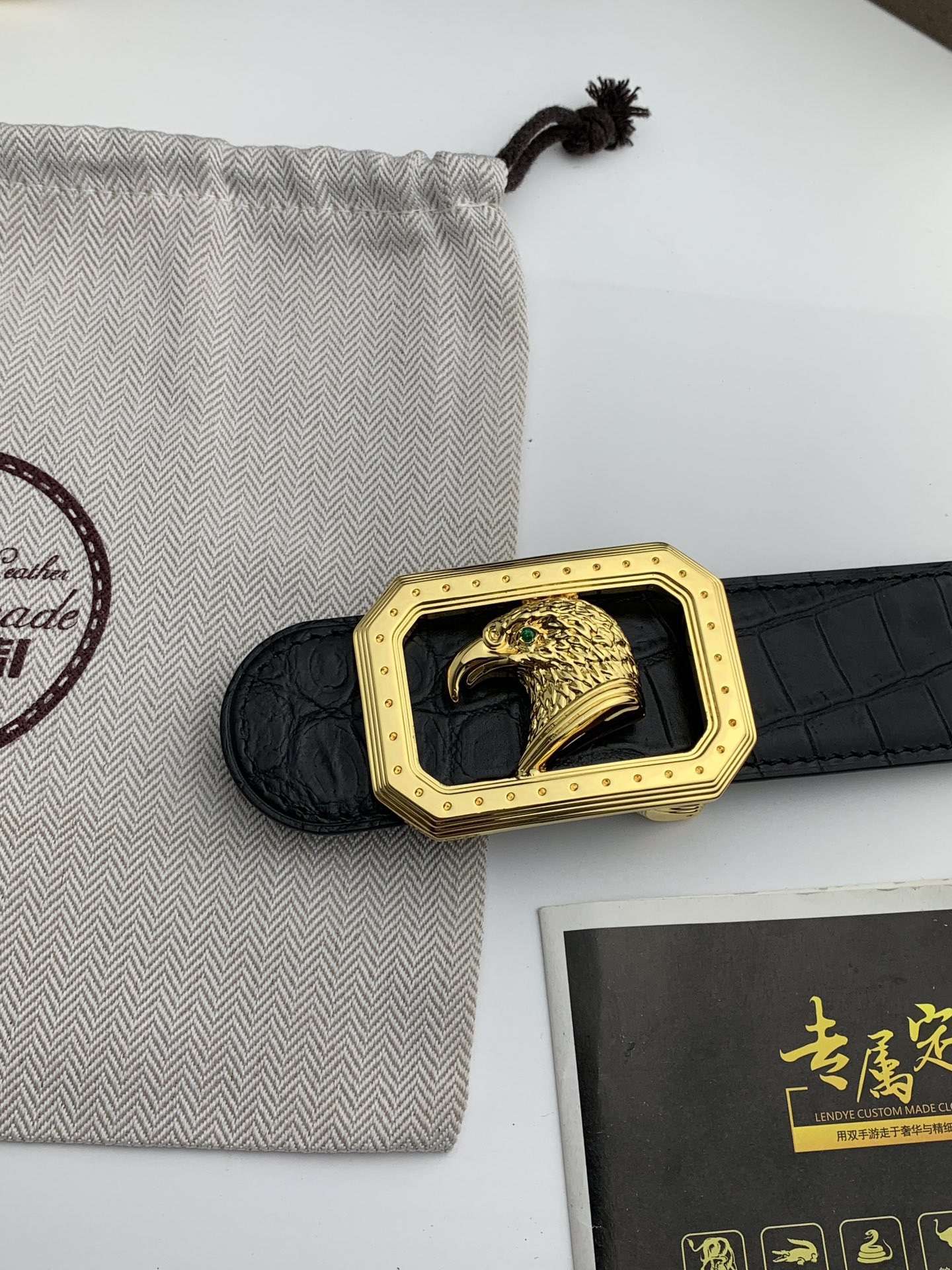 【史蒂芬】原版鰐魚紋牛皮腰帶，搭配新款不鏽鋼鷹頭扣，寬度3.8cm，雙面可用，無夾層，長度不可調節，需要選擇合適的尺碼。具有獨特吸引力！