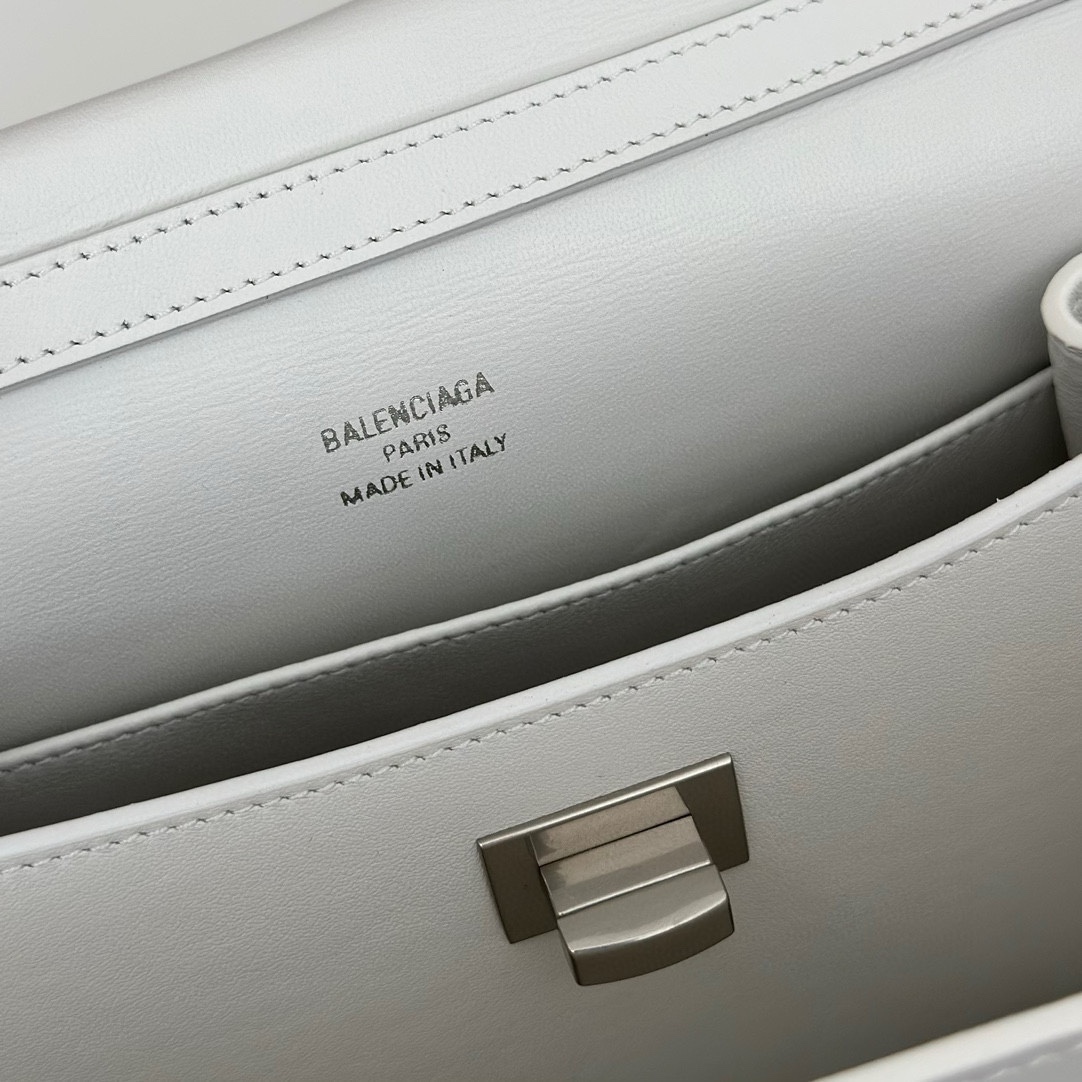 巴黎世家𝗕𝗮𝗹𝗲𝗻𝗰𝗶𝗮𝗴𝗮 🖤🖤出貨了！
款號：795456
尺寸：22.8×9.9×8.3cm