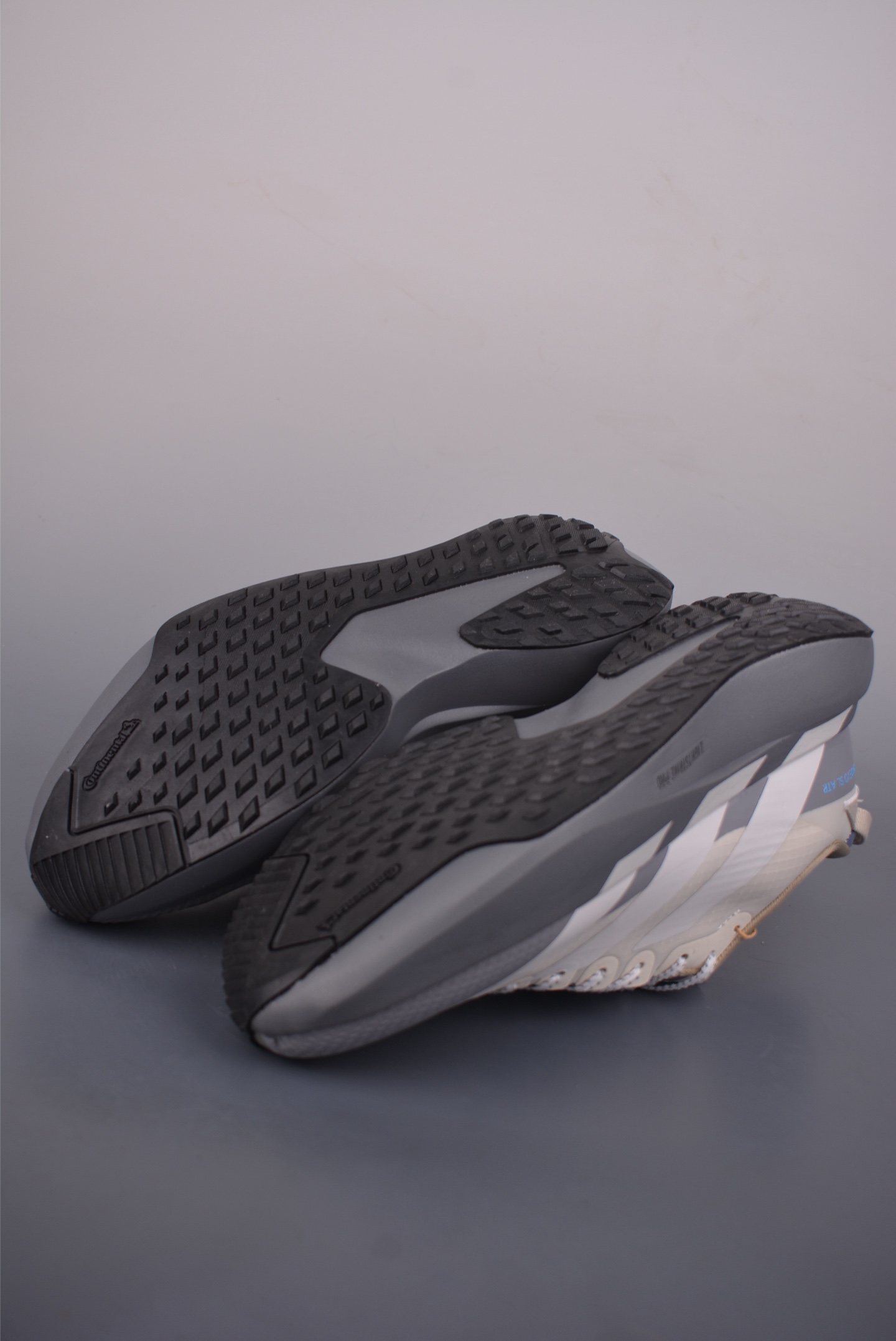 Adidas Adizero Evo SL ATR M
阿迪超輕透氣緩震跑鞋 
官方貨號: KK03092332
尺碼：36 36.5 37 38 38.5 39 40 40.5 41 42 42.5 43 44 44.5 45 46
