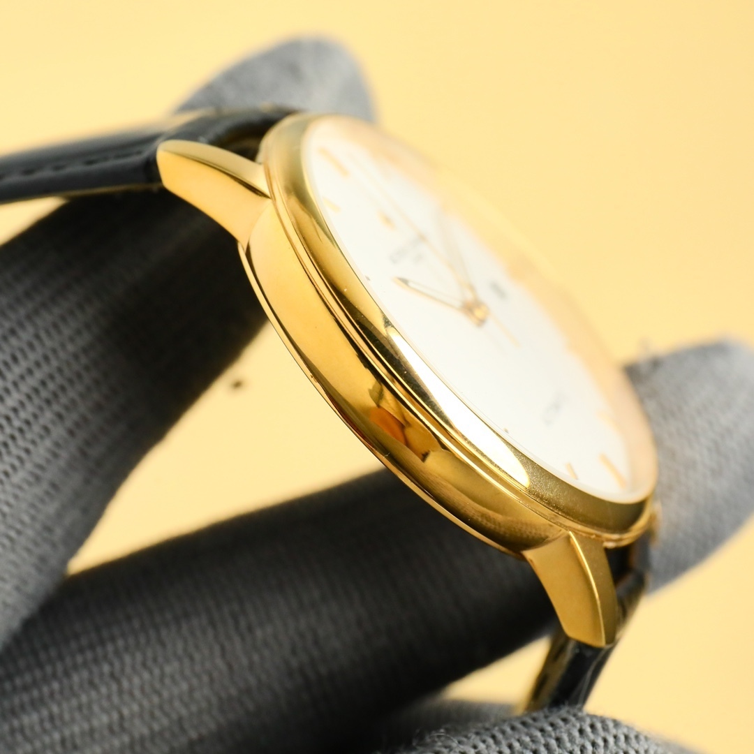 
最新款推薦   市場最高復刻 V4升級版本 江詩丹頓VC傳承系列85180腕表！
1⃣️【表殼】尺寸40MMX9MM，完美圓形的表殼，搭配微孤式表耳設計，使之更加貼合佩戴者的手腕。每一個成品殼套，都需經過MK嚴格的質量把控，方能還原正品獨特的質感。
2⃣️【機芯】9015鋼輪等部件均由MK制表師精工裝飾，自動擺陀更是鍍有18k金，最大限度呈現原裝精湛的工藝水平。
3⃣️【表鏡】前後兩片藍寶石玻璃鏡面，均有防眩暈鍍膜處理。
4⃣️【錶帶】雙層意大利小牛皮，搭配馬耳他十字針扣。