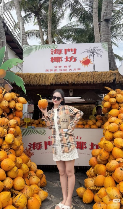 Burberry/巴寶莉 標籤貼布格紋棉質長袖襯衫
第一時間打版。面料為定制俯綢，上身絲滑透氣。紅外線定位裁剪，
定制貝殼頭扣，領子袖口復合硬襯，暴力水洗不會變形。
埋夾包縫工藝，保持版型不變形。國內頂級襯衫代工廠出貨，
前短後長 剪裁大膽突破常規，
完美還原Zp每個細節，商務休閒皆可搭配，人手幾件絕不為過。
裝飾品牌典藏 復古大格紋，BUR粉絲的衣櫥珍藏款式,尤其是對於忠實的BUR粉來說，
此款更是絕對不能錯過的珍寶級別產物！
S Size:S-XL