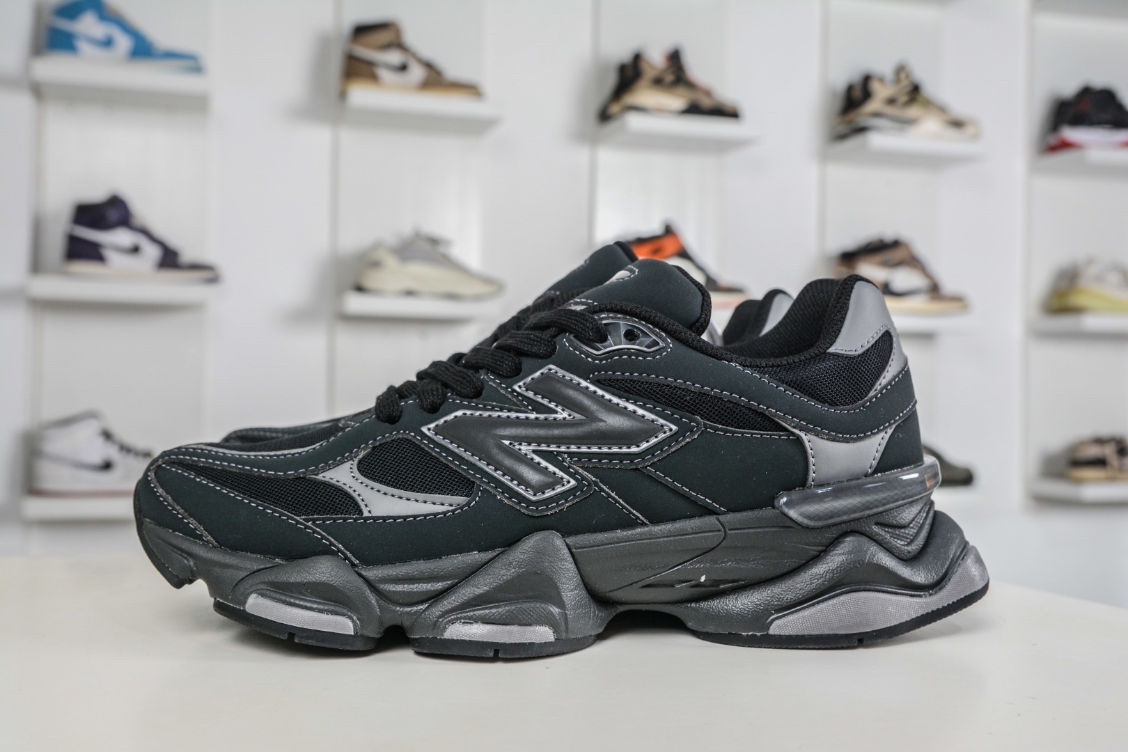 新百倫New Balance NB9060 黑灰 U906079E 
Size：36 37 37.5 38 38.5 39 40 40.5 41 42 42.5 43 44 45 45.5 46.5
