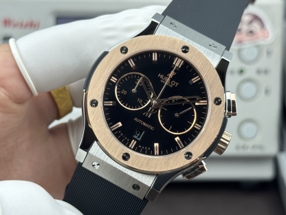 （实拍圖）升級版宇舶hublot恆寶表經典融合CLASSIC FUSION系列，直徑45mm，表殼316L精鋼，耐磨藍寶石玻璃，施華洛世奇鑽石鑲嵌，進口搭載進口7750多巧能計時機芯，還原原裝所有功能，在不同的時空共鳴，如繪畫，如音樂，如時計，獨一無二的HUBLOT最配獨一無二的他，經典融合計時腕表。