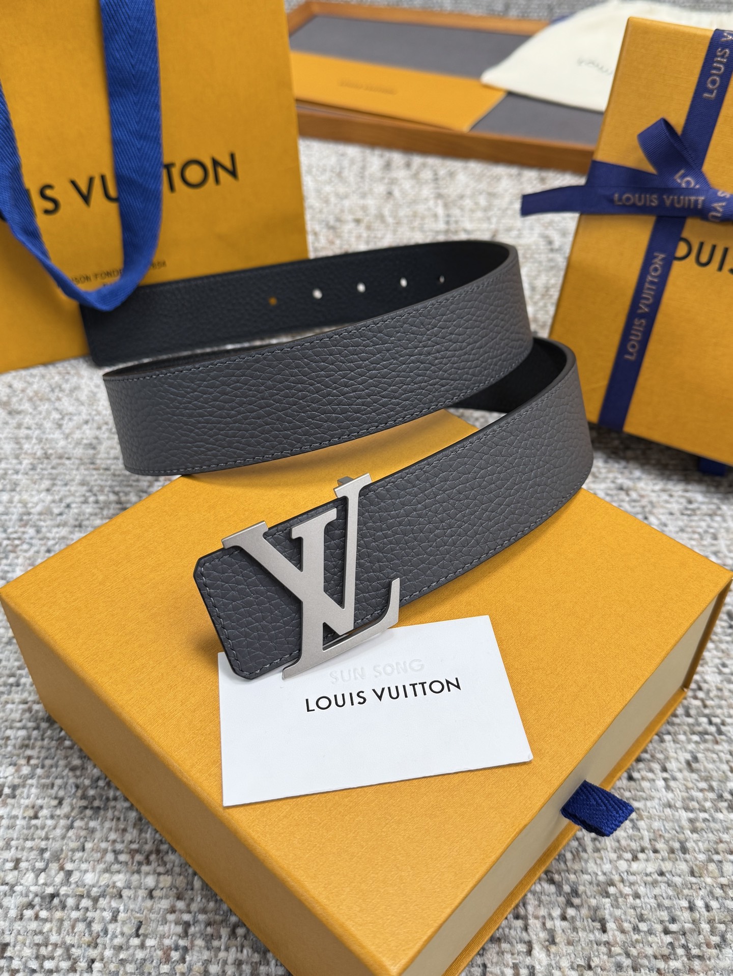 
Louis Vuitton LV腰带 荔枝纹皮底系列 原厂五金 精致手工绘边 柔软舒适 宽4.0