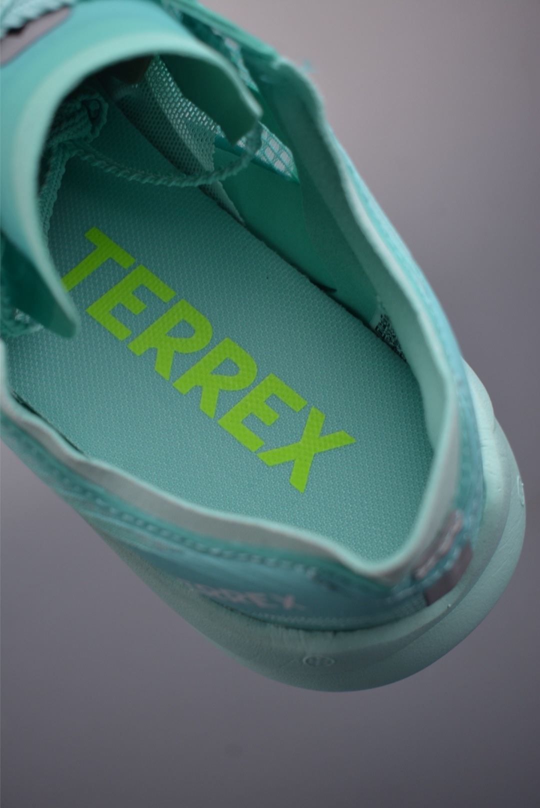 Adidas Terrex Agravic Speedult 2
阿迪超輕透氣緩震跑鞋
官方貨號: JS35262332
尺碼：40 40.5 41 42 42.5 43 44 44.5 45