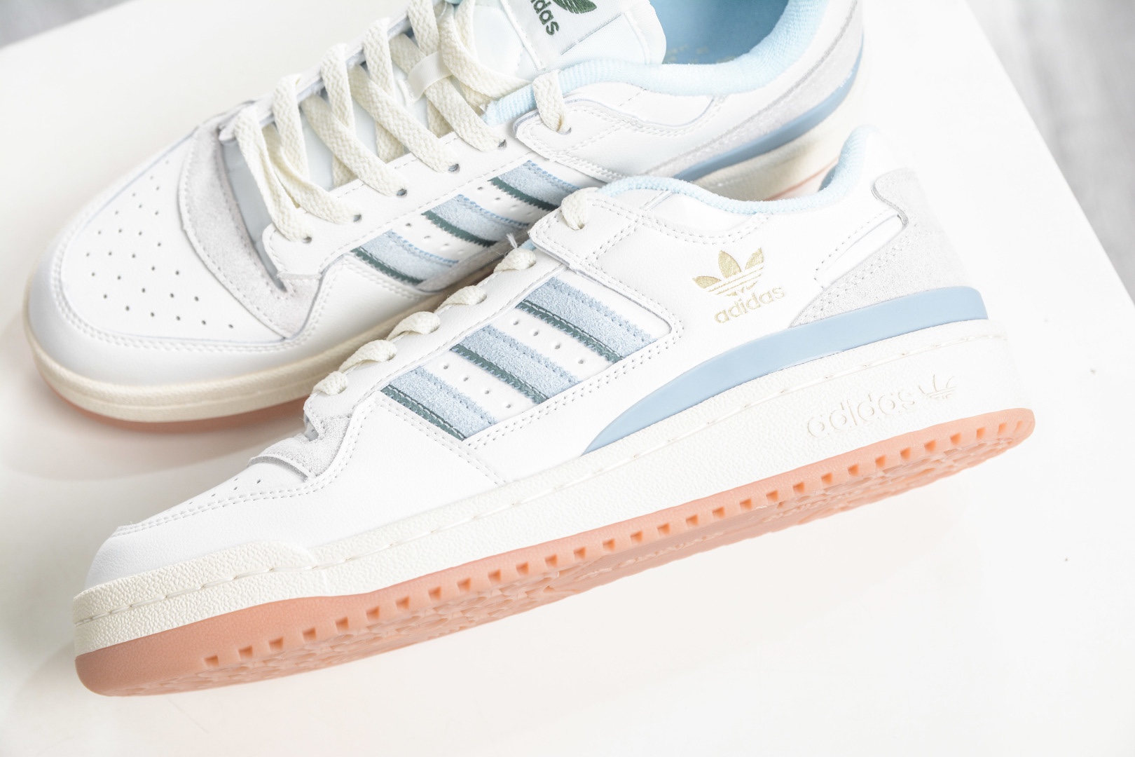 adidas Originals Forum 低幫百搭潮流休閒運動板鞋  
貨號：IG3946
尺碼：36 36.5 37 38 38.5 39 40 40.5 41 42 42.5 43 44 45