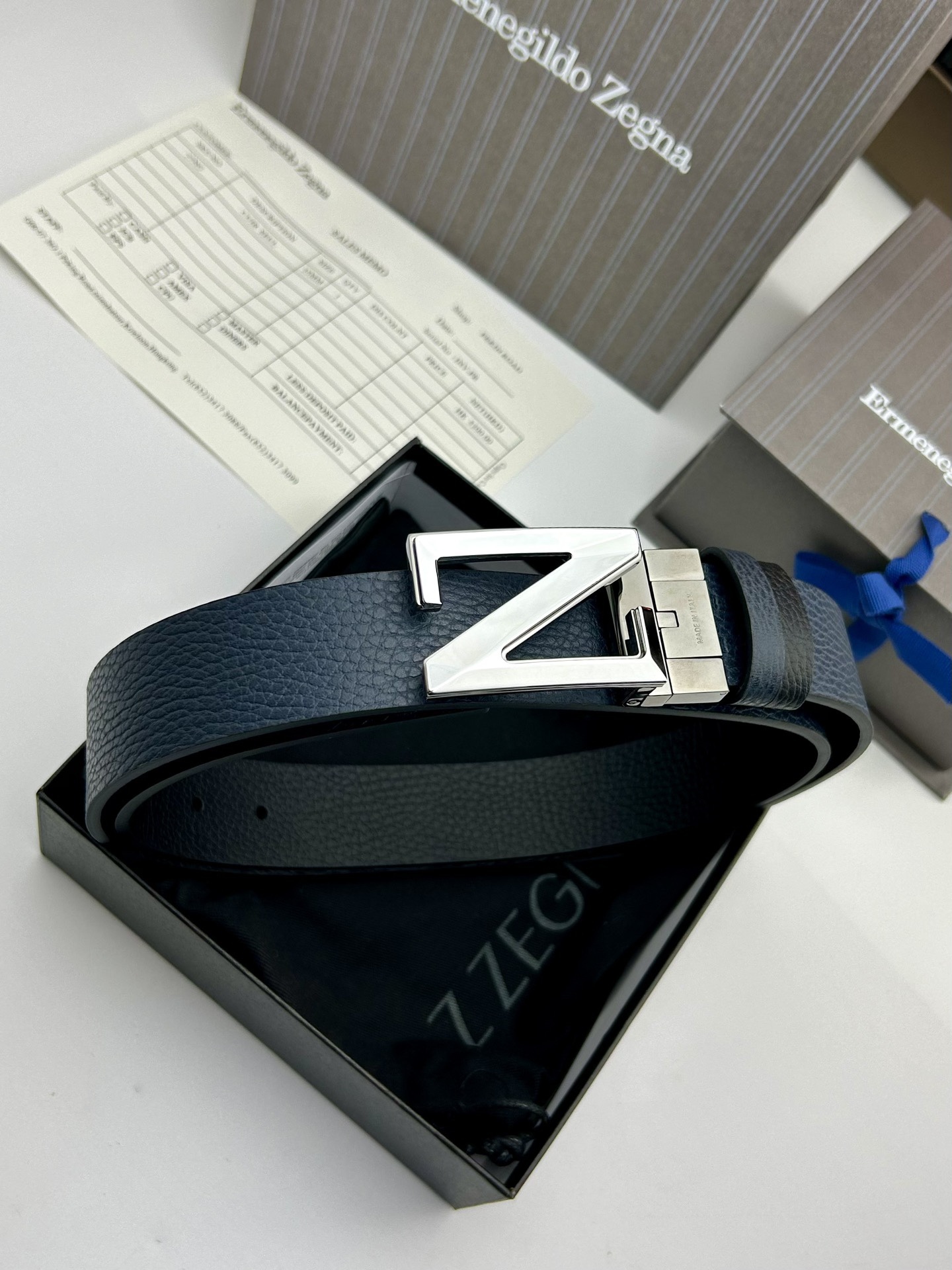 傑尼亞【Zegna】何謂當代男士 活動造型 系列，新款純銅旋轉Z字扣，雙面可用 隨心搭配，寬3.5cm，男士風尚的全新概念.