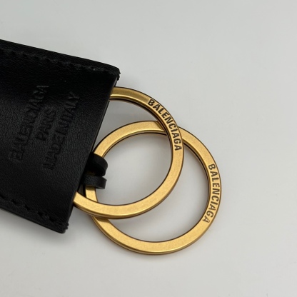 巴黎世家𝗕𝗮𝗹𝗲𝗻𝗰𝗶𝗮𝗴𝗮 🖤🖤出貨了！
款號：789779克色金扣
尺寸：28.9×20×9.9cm