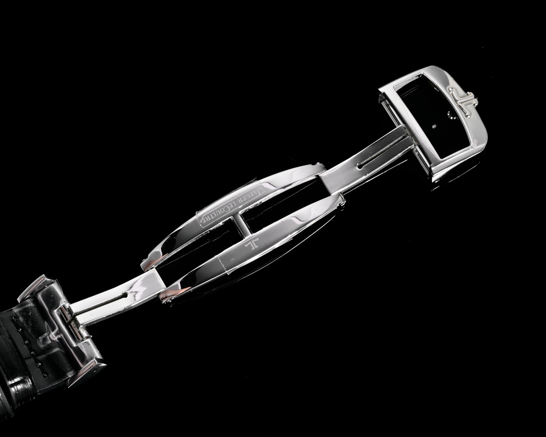 Factory出品
【市場最高版本】JL積家 各路大咖都叫它大醜 其實賦予的是極高贊美 論品味與外觀 在鐘錶界有著舉足輕重的地位 戴出去怎麼都是長臉 各種彰顯品味 Master 地理學家大師系列 Q1428421 復刻版全新升級 多功能腕表 升級Cal.939A機芯 打磨效果更近原裝 升級軸 自動陀為玫金邊 字面紋路清晰 功能：日期顯示 雙時區 動力儲備顯示 316L精鋼  直徑42mm  原裝折疊扣！V+ Factory匠心之作 值得你擁有！