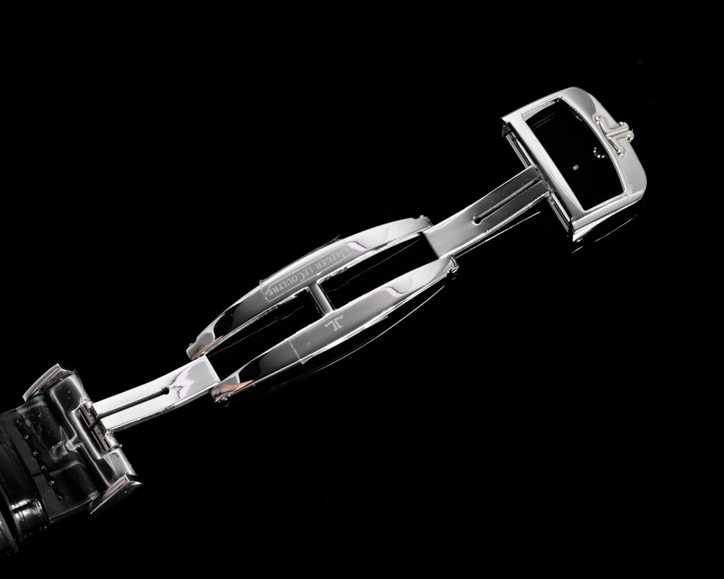 Factory出品
【市場最高版本】JL積家 各路大咖都叫它大醜 其實賦予的是極高贊美 論品味與外觀 在鐘錶界有著舉足輕重的地位 戴出去怎麼都是長臉 各種彰顯品味 Master 地理學家大師系列 Q1428421 復刻版全新升級 多功能腕表 升級Cal.939A機芯 打磨效果更近原裝 升級軸 自動陀為玫金邊 字面紋路清晰 功能：日期顯示 雙時區 動力儲備顯示 316L精鋼  直徑42mm  原裝折疊扣！V+ Factory匠心之作 值得你擁有！