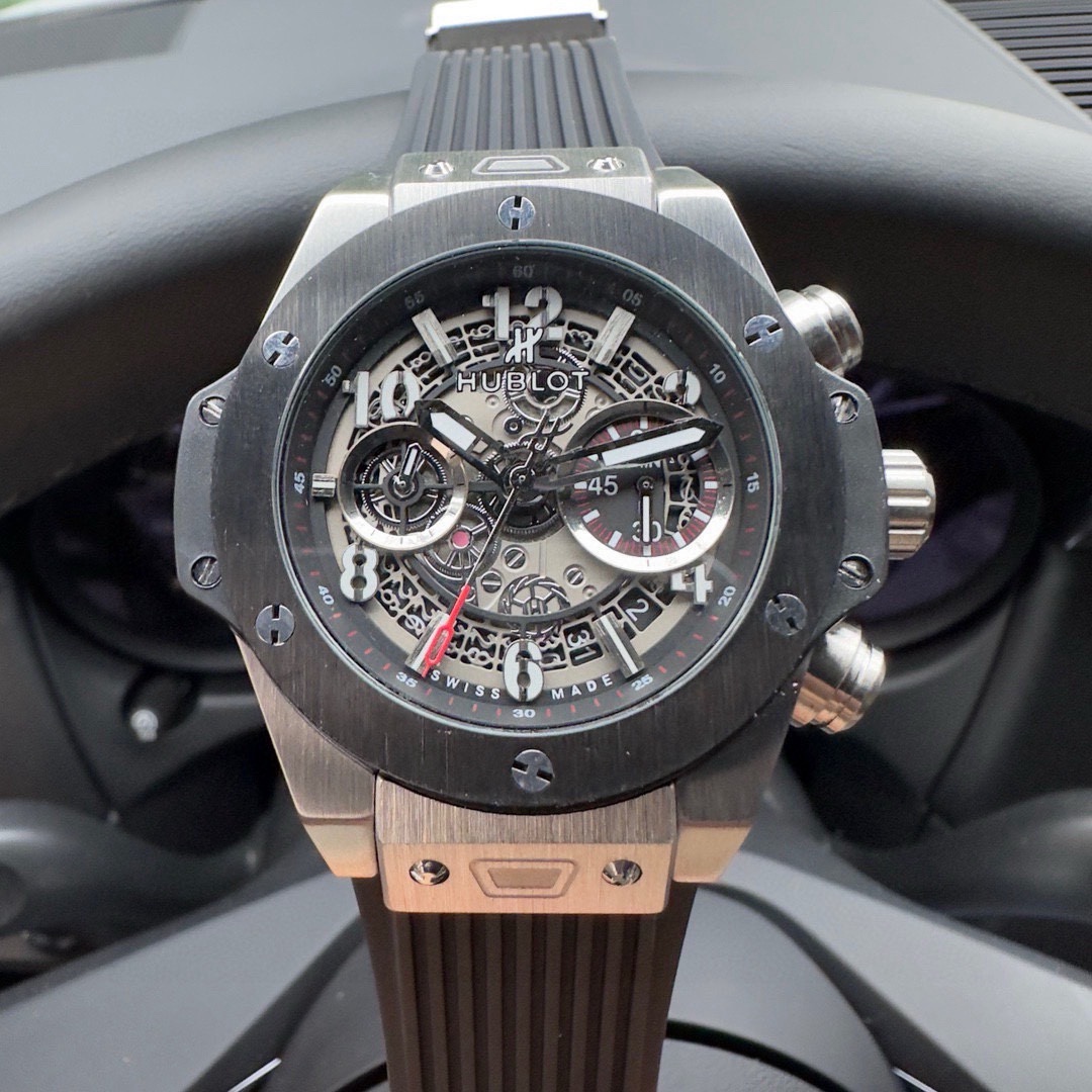 恆寶 Hublot精品男士腕表，勁爆鏤空設計，技藝精湛，獨具匠心，尊貴大氣，紳士風範。採用全自動機械機芯，頂級316精鋼表殼，天然橡膠錶帶，礦物質超強鏡面，尺寸43*13