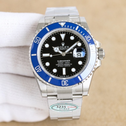 
第四代 BLAKEN 款水鬼系列：間金黑勞力士的暗夜傳奇
 
一、巔峰之作，酷炫呈現
 
- BLAKEN 高級改裝水鬼系列，專為追求獨特與個性的您打造。它將勞力士的經典魅力與現代改裝美學完美融合，讓您在任何場合都能展現出美與酷的獨特氣質。
 
二、精湛工藝，極致還原
 
- 表身間金黑化：表身採用 DLC 黑化處理，不僅增添了神秘深邃的質感，更使其耐磨性大幅提升，經久耐用。
- 錶盤特效：Blacken 改裝團隊精心復刻的一比一錶盤，以 100%的還原度重現獨特魅力，每一次凝視錶盤，都彷彿置身於神秘