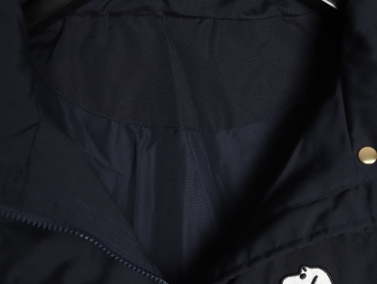 THOM BROWNE/湯姆布朗TB 四槓小狗長款羽絨服
採用進口90鴨絨填充 內外里加雙層內膽不會跑毛 高密度防風抗寒功能性面料 手感柔軟舒適  工藝更是精湛 嚴防鑽絨 採用國際先進的真空充絨技術 增加空氣隔層 不損傷羽線 能保持羽原有的柔軟性、彈性及手感 將羽絨的保暖性發揮到最佳！
N Size：S-M