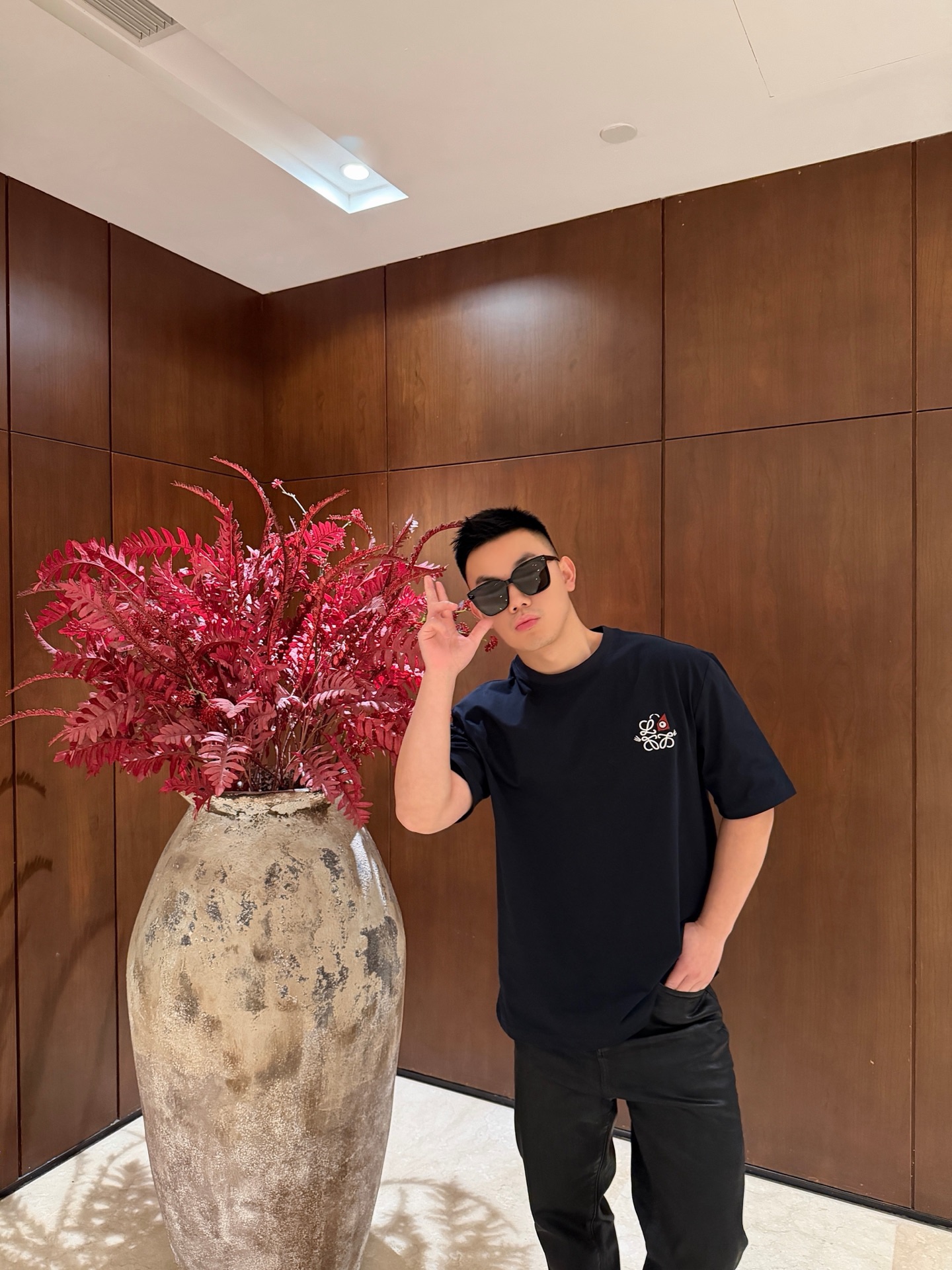 🔝LOEWE X LOUIS WAIN 幾何刺繡短袖T恤
定制緞光精密超柔錦棉，採用進口機刺繡工藝，精度高，線條流暢而細膩，面料都經過澆洗，手感質感更佳，不易變形，不易縮水，不易褪色，寬松版型
B Size： S-XL