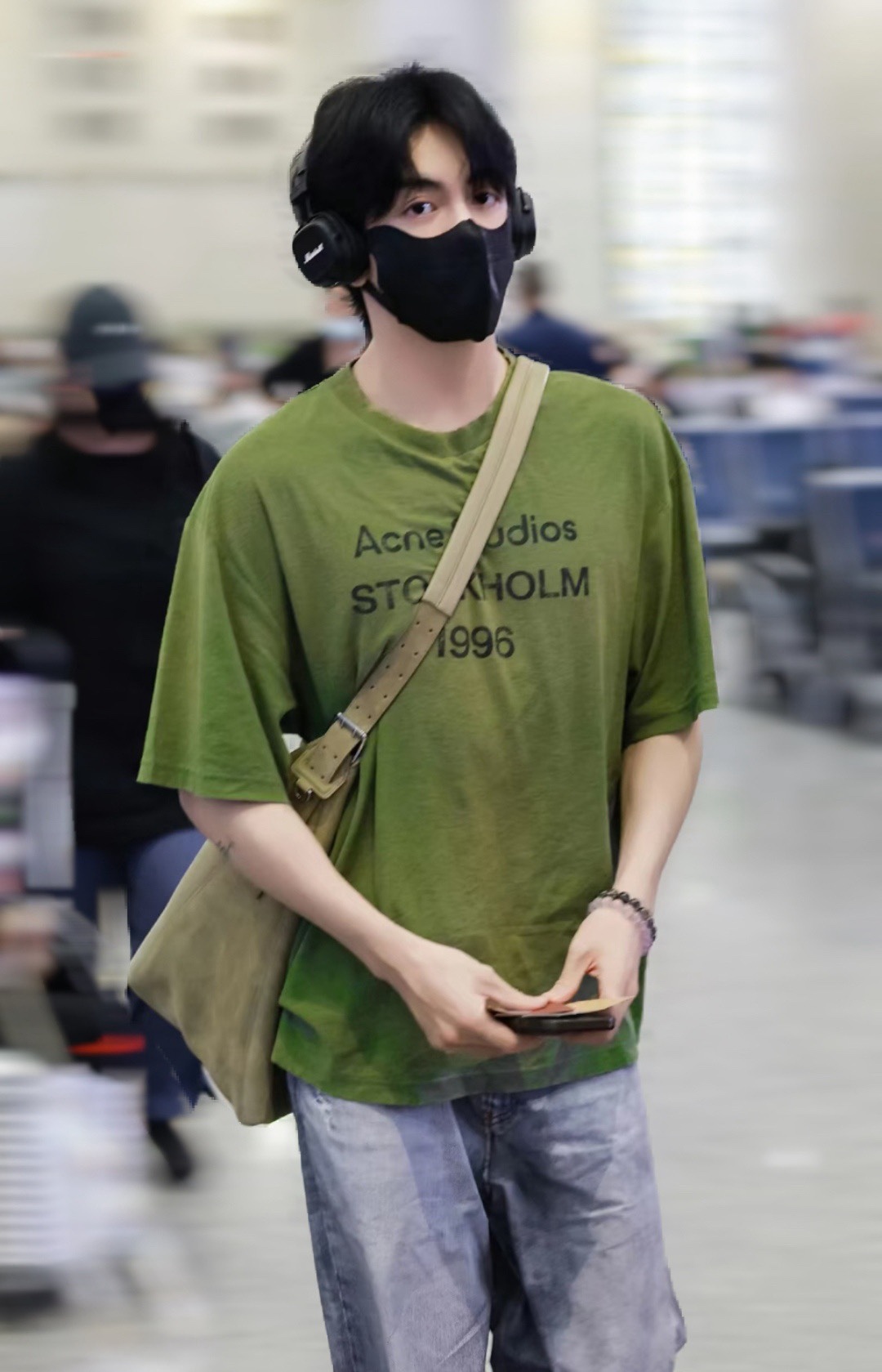 🔝Acne Studios 26SS 1996字母印花短袖T恤
面料是定制定染的32支220g原版雙紗棉，胚布經過高盂環保染色，裁大貨前還要進行高溫環縮水，降低縮水率的同時使得手感更柔軟舒適，印花方面必須五層膠漿，第一遍必須為進口打底漿，填平布料上極為細小的線洞，再由高溫床烤乾再劇頗色，採用油墨因熱平網印花，一共刷五層，每一層間隔為時間為30分鐘，才能保證出來的成品保持原版的質感，全套開發輔料
尺碼：S-XL