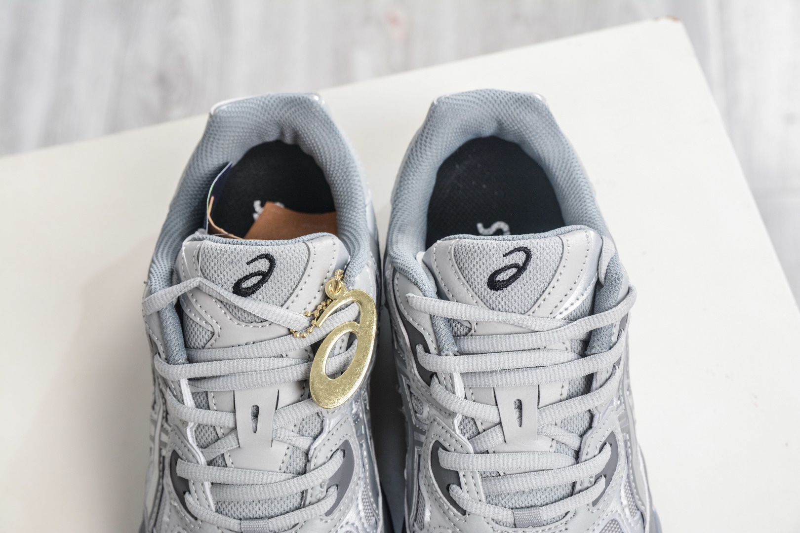 Asics Gel-NYC 亞瑟士運動休閒透氣專業跑鞋 
貨號: 1203A280 020
尺碼：36 37 37.5 38 39.5 40 40.5 41.5 42 42.5 43.5 44 45