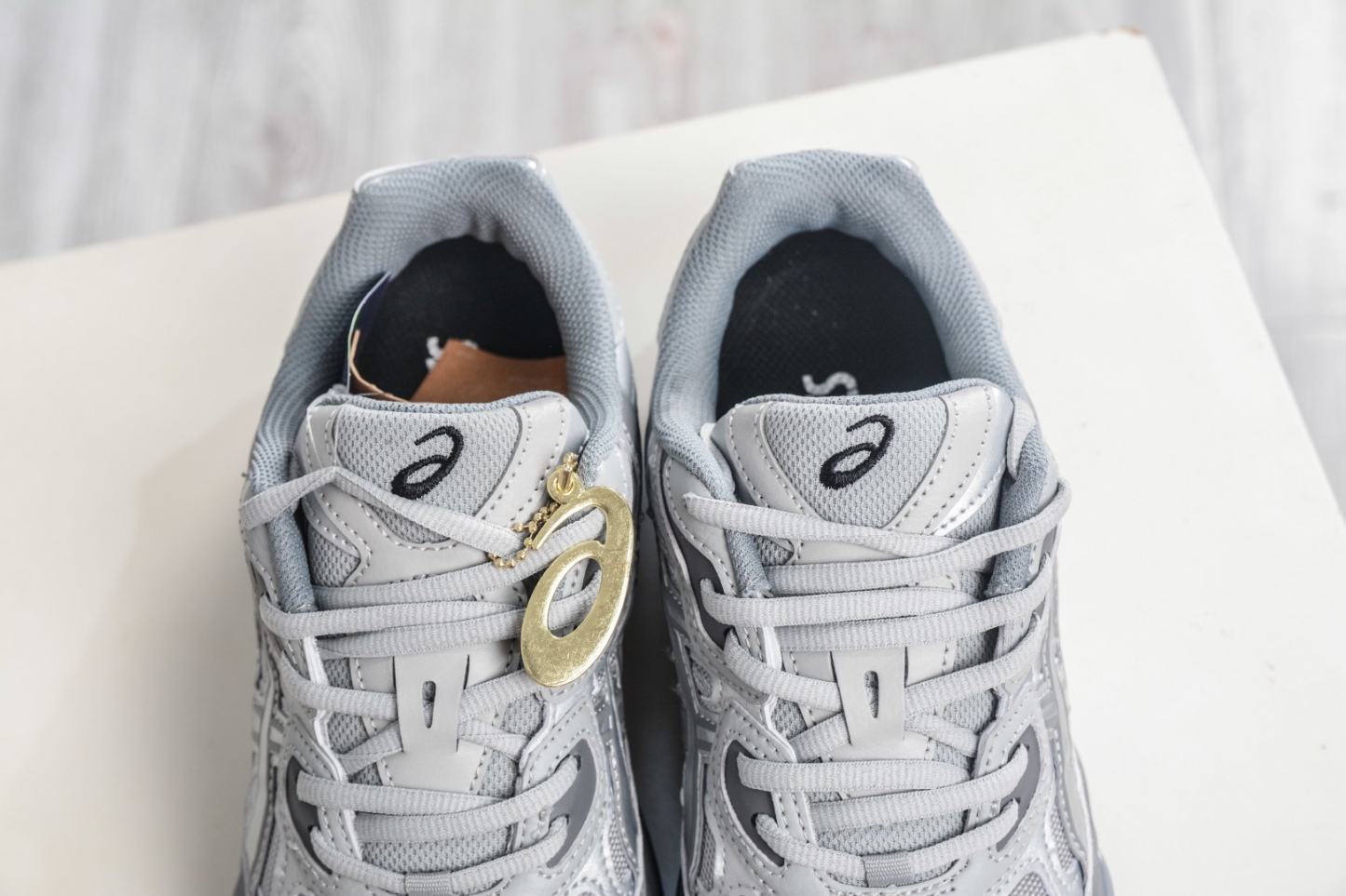 Asics Gel-NYC 亞瑟士運動休閒透氣專業跑鞋 
貨號: 1203A280 020
尺碼：36 37 37.5 38 39.5 40 40.5 41.5 42 42.5 43.5 44 45