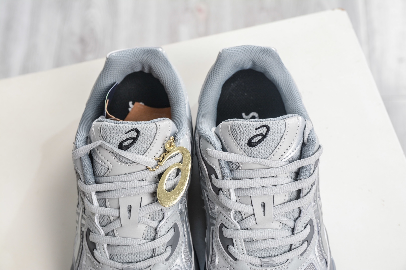 Asics Gel-NYC 亞瑟士運動休閒透氣專業跑鞋 
貨號: 1203A280 020
尺碼：36 37 37.5 38 39.5 40 40.5 41.5 42 42.5 43.5 44 45