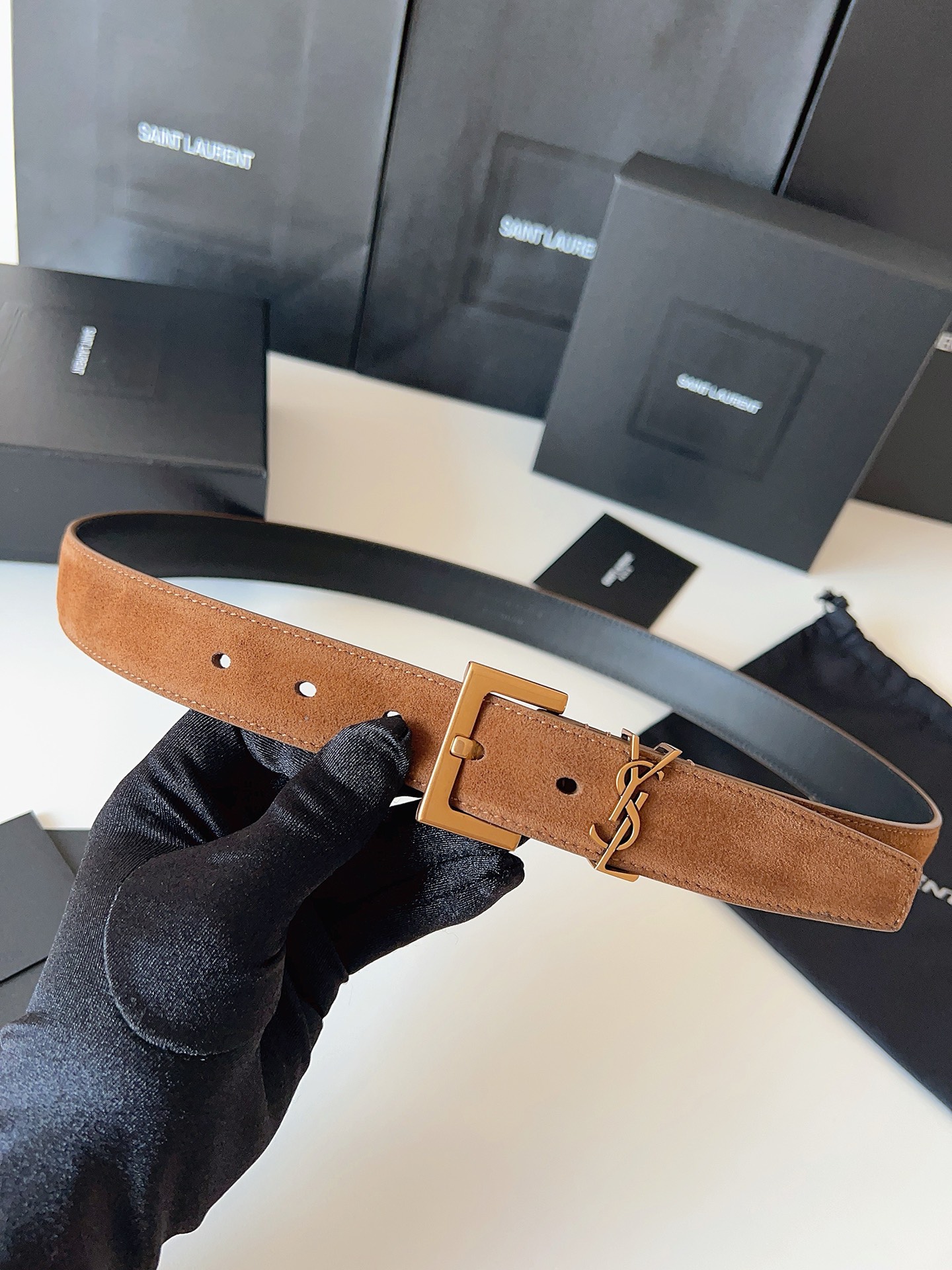 
ysl聖羅蘭2026女士新款腰帶，冬季爆款絨面原版皮，方形搭扣配以ysl標識腰帶環，女士冬季必備款，寬度3.0cm