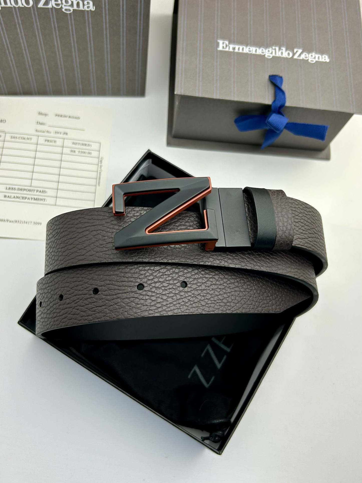 傑尼亞【Zegna】何謂當代男士 活動造型 系列，新款純銅旋轉Z字扣，雙面可用 隨心搭配，寬3.5cm，男士風尚的全新概念.