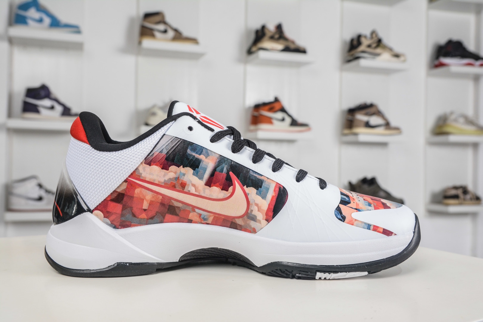 NK Zoom Kobe V 馬年限定 CNY新年款 耐克 科比5代系列 低幫復刻實戰運動低幫文化籃球鞋 
貨號：CD4991 867
尺碼：38 38.5 39 40 40.5 41 42 42.5 43 44 44.5 45 46