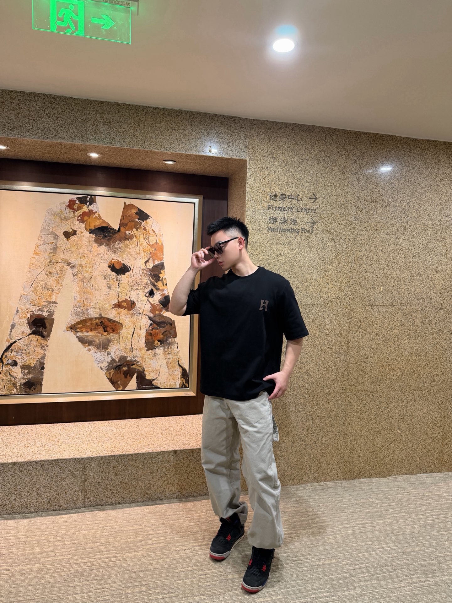 🔝HERMES愛瑪仕 真皮H字貼片短袖T恤
正品購入，21支洗後維斯棉190克，1*1羅紋230克，面料拼接，模板刺繡，定制1：1真皮皮標，定制1：1商標，寬松版型
B Size：S-XL