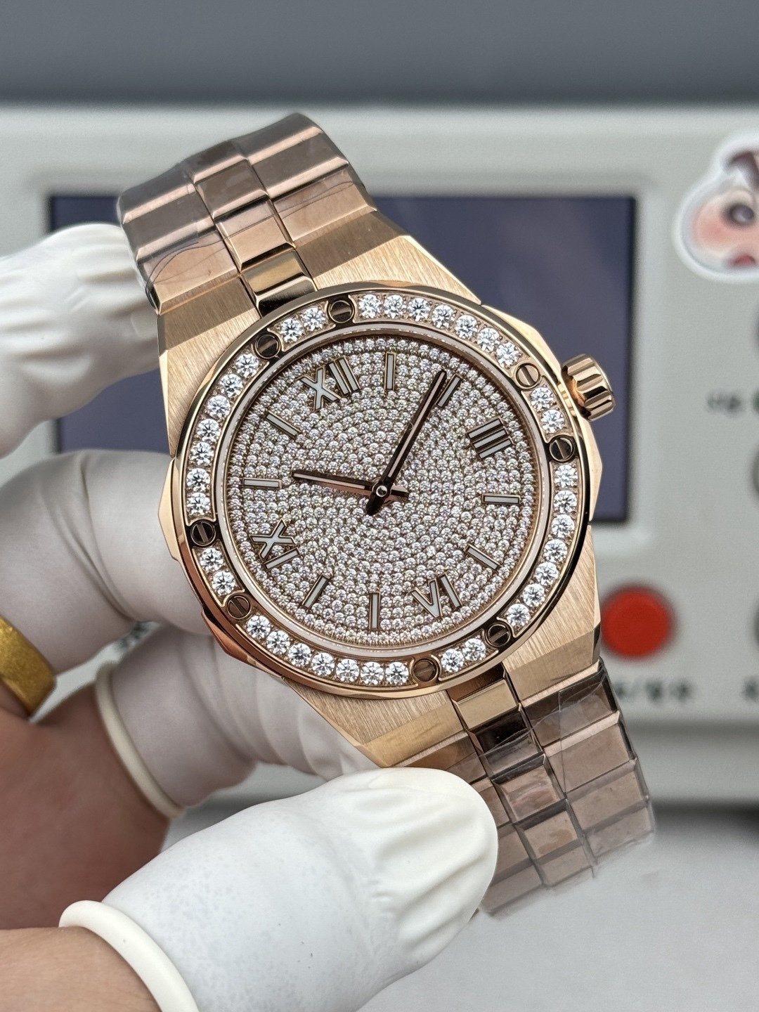 Factory 獨家力作👍
蕭邦AlpineEagle雪山傲翼系列
🌈彩T鑽🌟變色龍🦎滿天星✨限量款及隱藏款首推
如炬目光，比擬暗夜星芒⛰️於山川湖海間🌊洞見紳士願景與磅礡未來👔
尺寸：原裝一致41mmX9.7mm
機芯：9015改Chopard 01.01-c
錶鏈：獨家原版開模金磚型鏈節一體式錶鏈
岩石紋錶盤，鍍銠羅馬數字，時針及分針時標均覆以Super-LumiNova® X1級螢光塗層
致獻當代“雄鷹”，志存高遠之人在日常生活中超邁群倫，其視野啓迪人心、昇華情志。憑借遠見和決心，