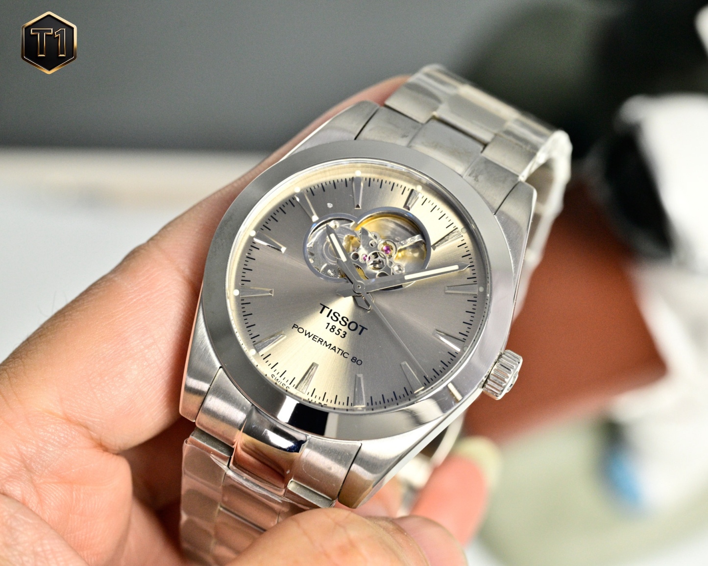 
獨家新款上，天梭T127風度系列男表，😎
搭配c07機械機芯❗️❕極簡主義風格為現代男士，打造時尚硬朗獨特風格，簡約復古優雅的百搭款式面對任何場合，接人張弛有度簡約時標搭配深邃黑盤彰顯低調儒雅風範，錶盤40mm♻️♻️原單三碼合一
商務紳士時尚運動風格皆無拘束。進口藍寶石玻璃精鋼螺紋 ，歡迎下單👌🔥