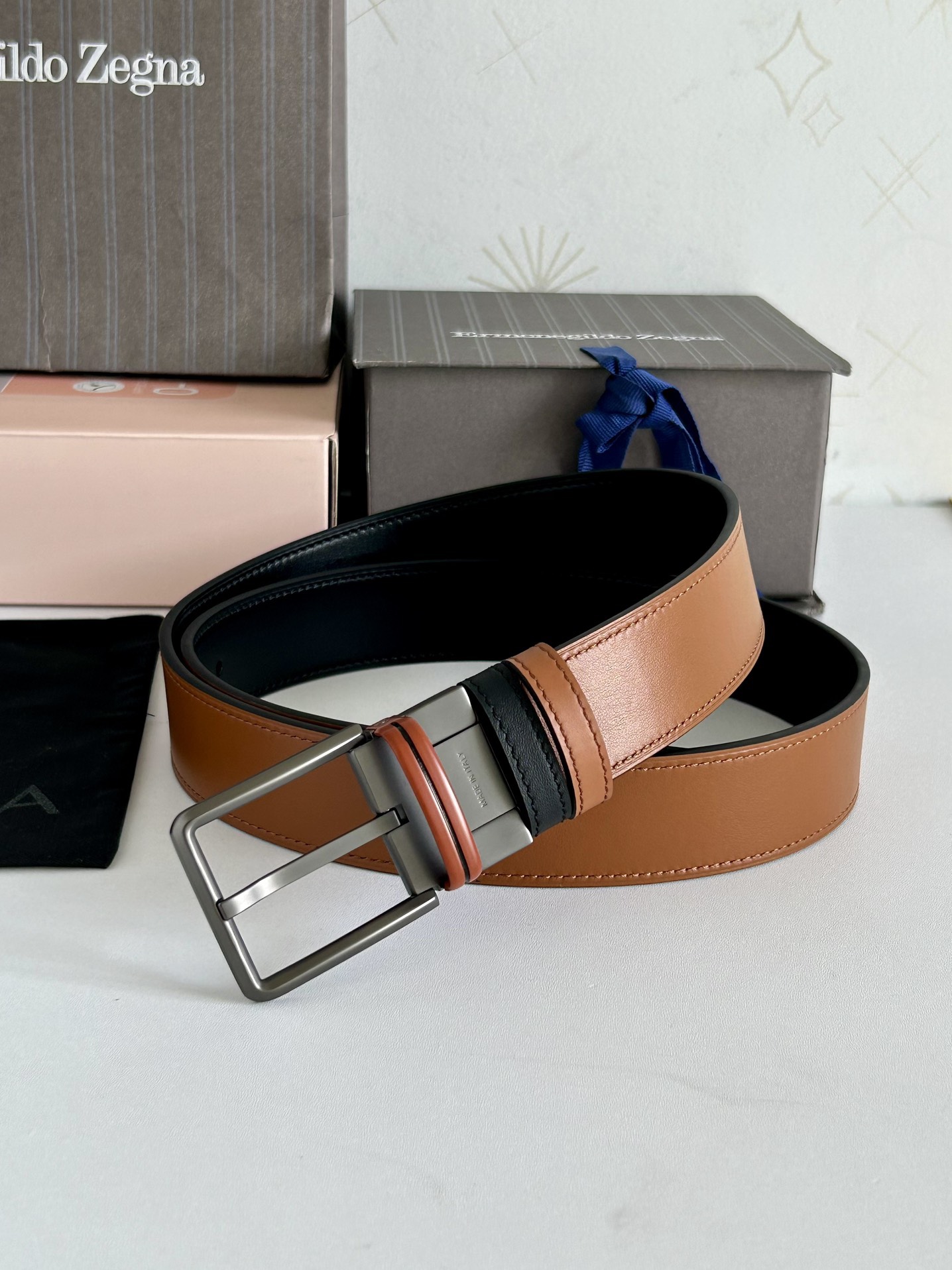 傑尼亞【Zegna】何謂當代男士 活動造型 系列，新款純銅旋轉針扣，雙面可用 隨心搭配，寬3.5cm，男士風尚的全新概念.