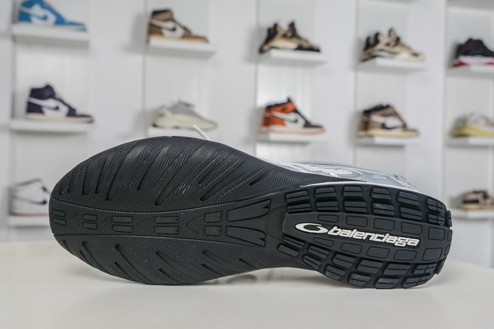 Balenciaga巴黎世家 25代 Radar 圓頭系帶 做舊效果 巴黎新款 
貨號：865703 WSTGL 9114
尺碼：35 36 37 38 39 40 41 42 43 44 45