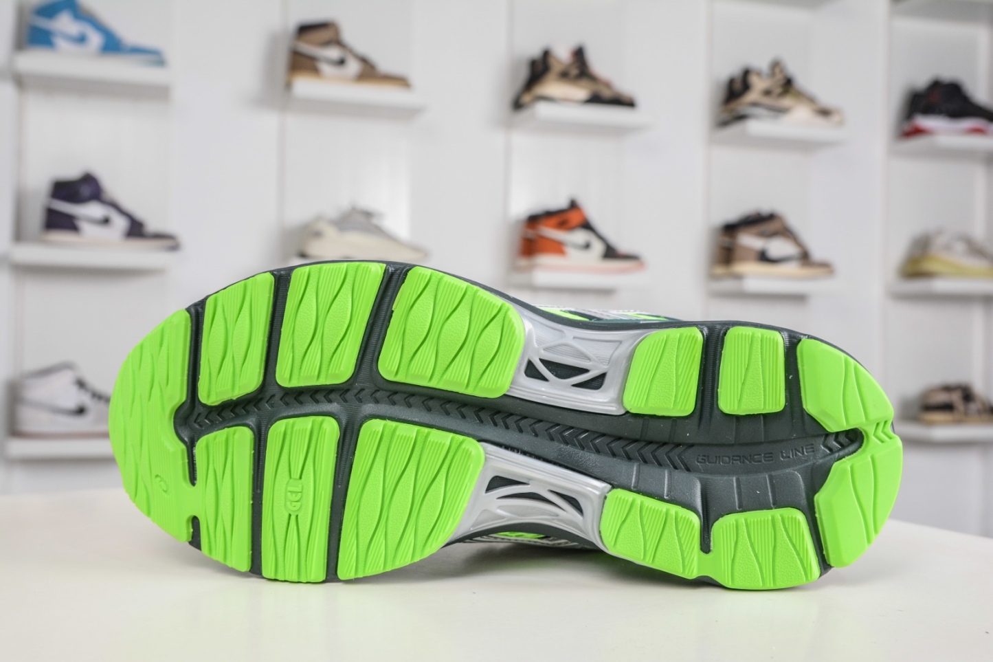 Asics Gel-Sekiran 亞瑟士 時尚舒適復古休閒運動跑步鞋
貨號：1203A954 300
尺碼:36 37 37.5 38 39 39.5 40.5 41 42 42.5 43.5 44 45