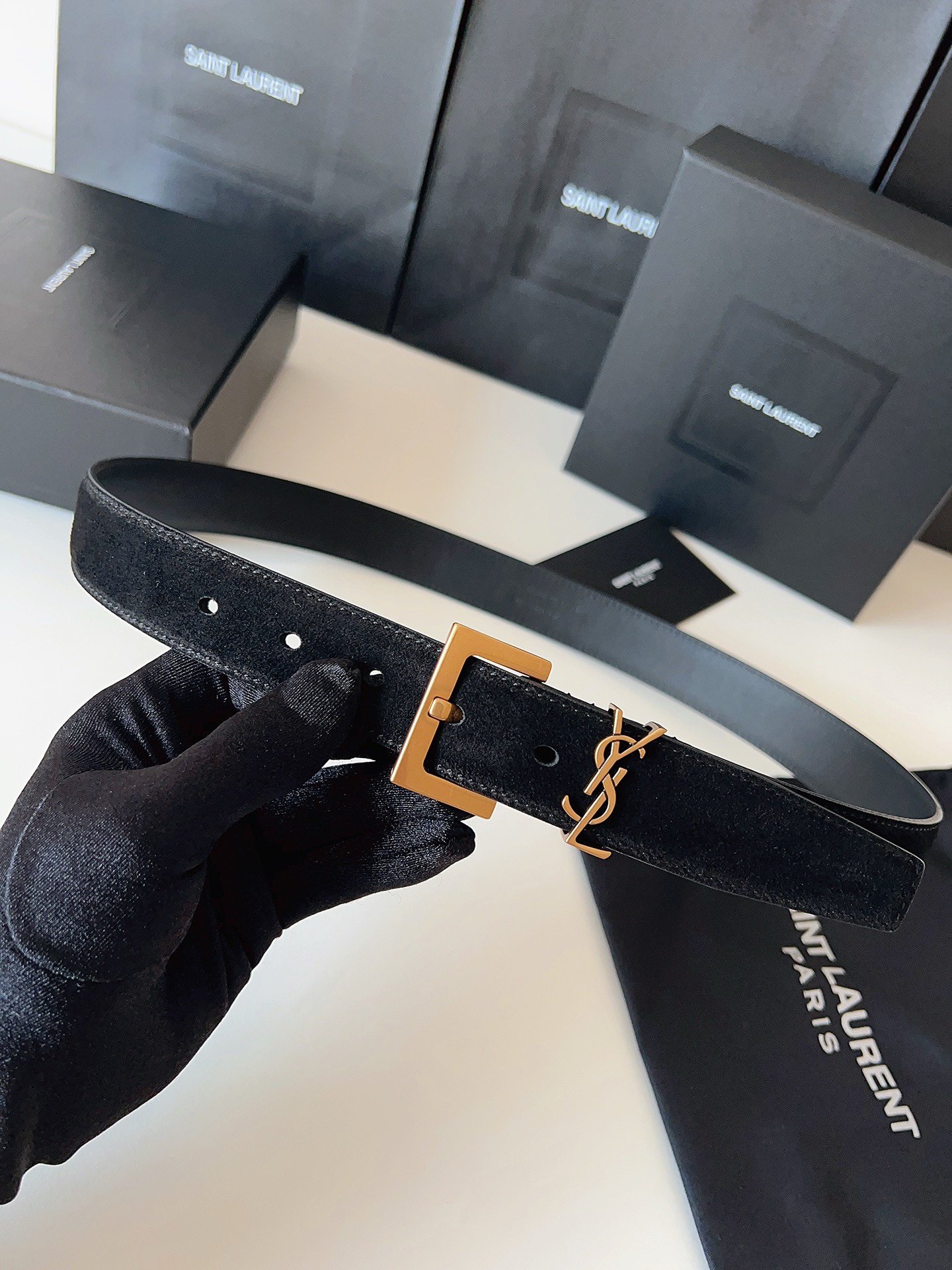 
ysl聖羅蘭2026女士新款腰帶，冬季爆款絨面原版皮，方形搭扣配以ysl標識腰帶環，女士冬季必備款，寬度3.0cm