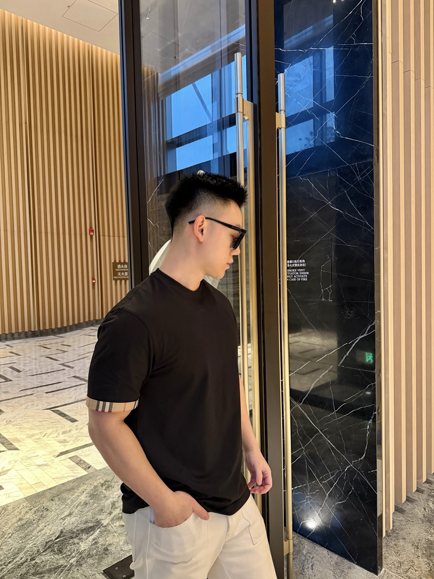 🔝BURBERRY巴寶莉BBR 格紋拼袖短袖T恤
正品購入，50支雙股100%精梳棉170克，2*2精品羅紋210克，面料拼接，面料酵洗，定制1：1商標，合身版型
B Size：S-XL