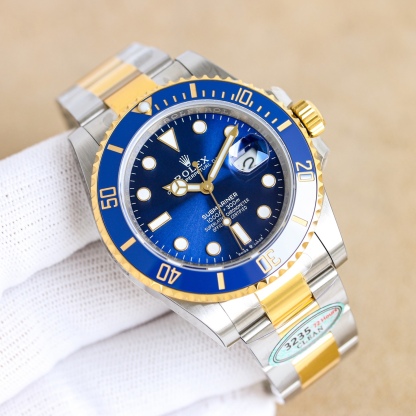 
第四代 BLAKEN 款水鬼系列：間金黑勞力士的暗夜傳奇
 
一、巔峰之作，酷炫呈現
 
- BLAKEN 高級改裝水鬼系列，專為追求獨特與個性的您打造。它將勞力士的經典魅力與現代改裝美學完美融合，讓您在任何場合都能展現出美與酷的獨特氣質。
 
二、精湛工藝，極致還原
 
- 表身間金黑化：表身採用 DLC 黑化處理，不僅增添了神秘深邃的質感，更使其耐磨性大幅提升，經久耐用。
- 錶盤特效：Blacken 改裝團隊精心復刻的一比一錶盤，以 100%的還原度重現獨特魅力，每一次凝視錶盤，都彷彿置身於神秘