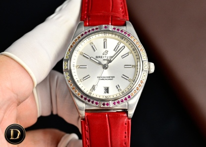 百年靈新款橫空出世（推出新高度）
全新百年靈機械計時腕表-南海膠囊系列
(chronometer Automatic 36mm)特別版
1⃣️現代復古風格讓您在人群中脫穎而出，打破沈悶，有溫度又不失浪漫！
2⃣️這款優雅的現代復古靈感腕表適合想在人群脫穎而出的女士。（男士也可佩戴，膠囊系列市面最薄的中性款。）
3⃣️融合優異性能和造型美感，時尚而優雅，適合各種場合，多種金屬表殼可供選擇，同時也有鑲嵌彩色寶石鑽，從炫酷的精鋼材百搭雙色間金乃至豪華紅金，一應俱全，時標和多姿多彩錶盤。
